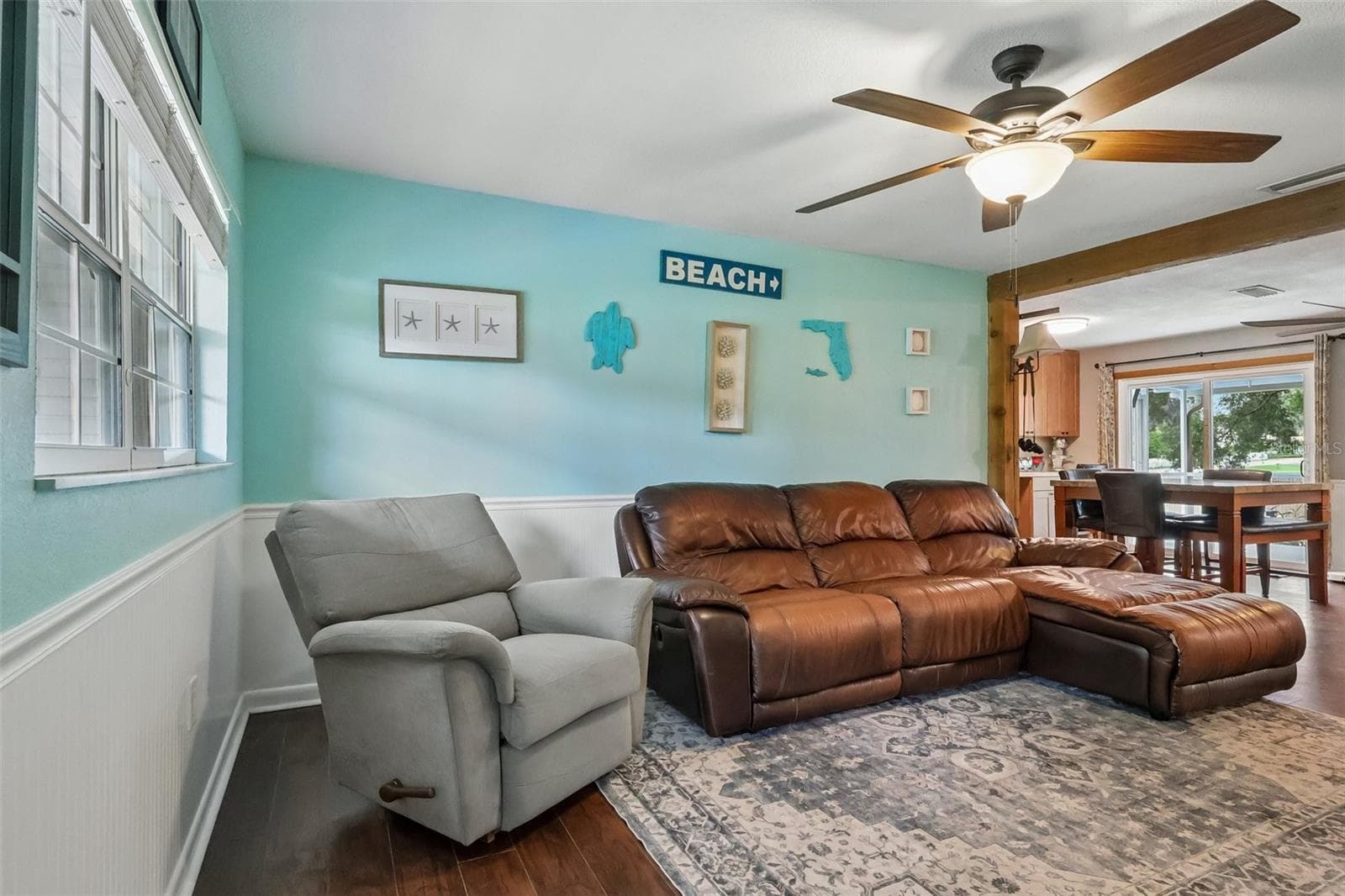 8904 Clayton Ln photo 5