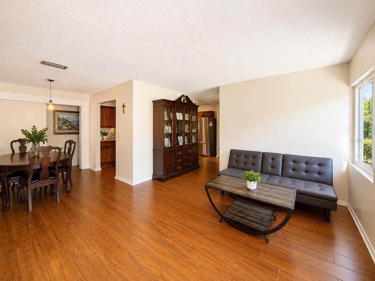 934 Hillwood Dr photo 4