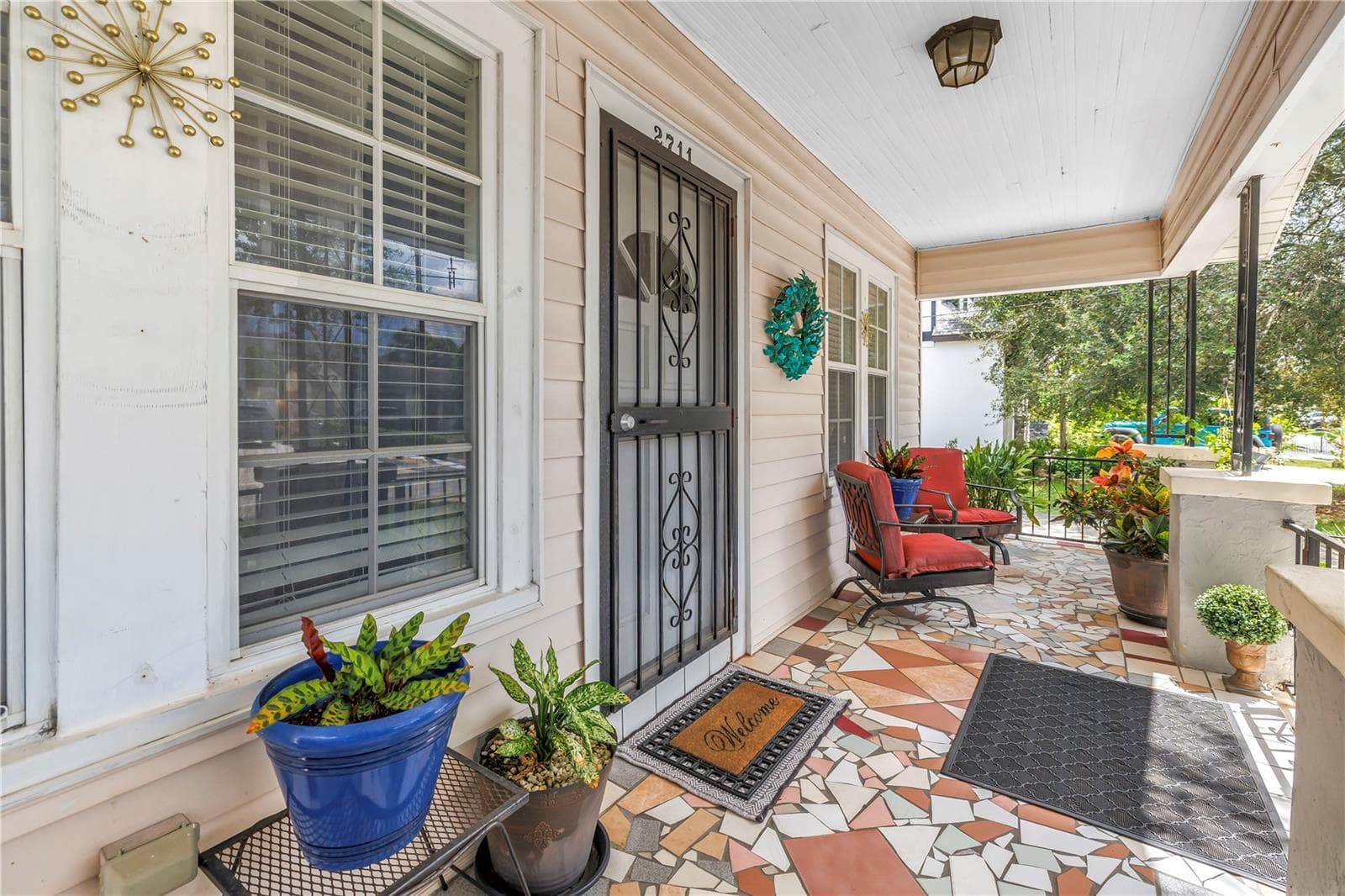 2711 W Fig St photo 3