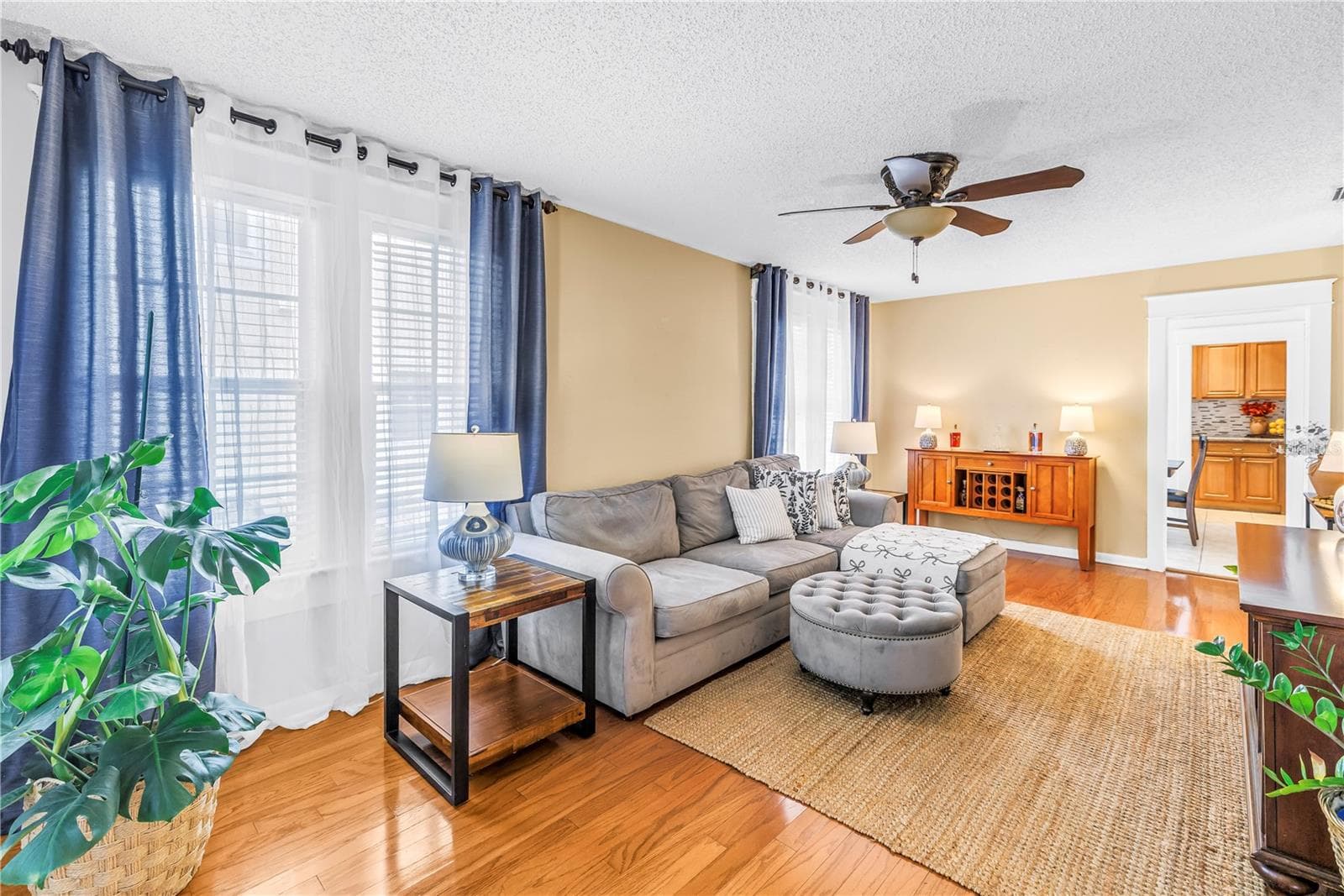 2711 W Fig St photo 5