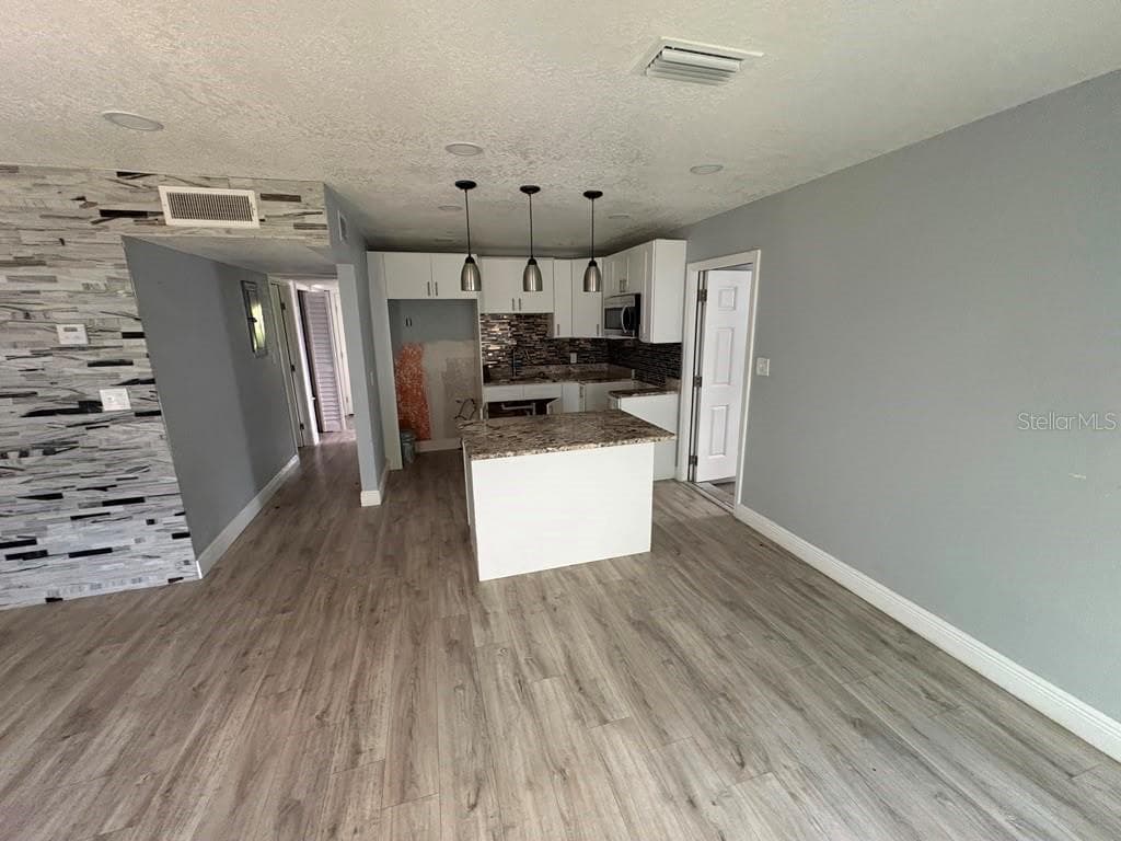 3206 E Emma St photo 2