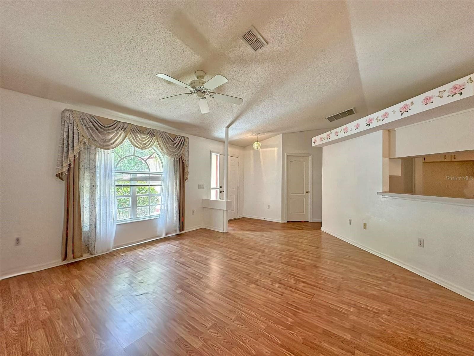 8421 Peoria St photo 5