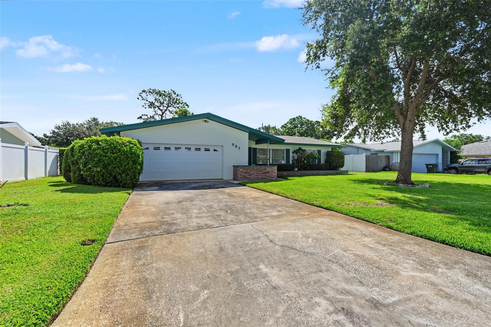 981 Stephen Foster Dr photo 3