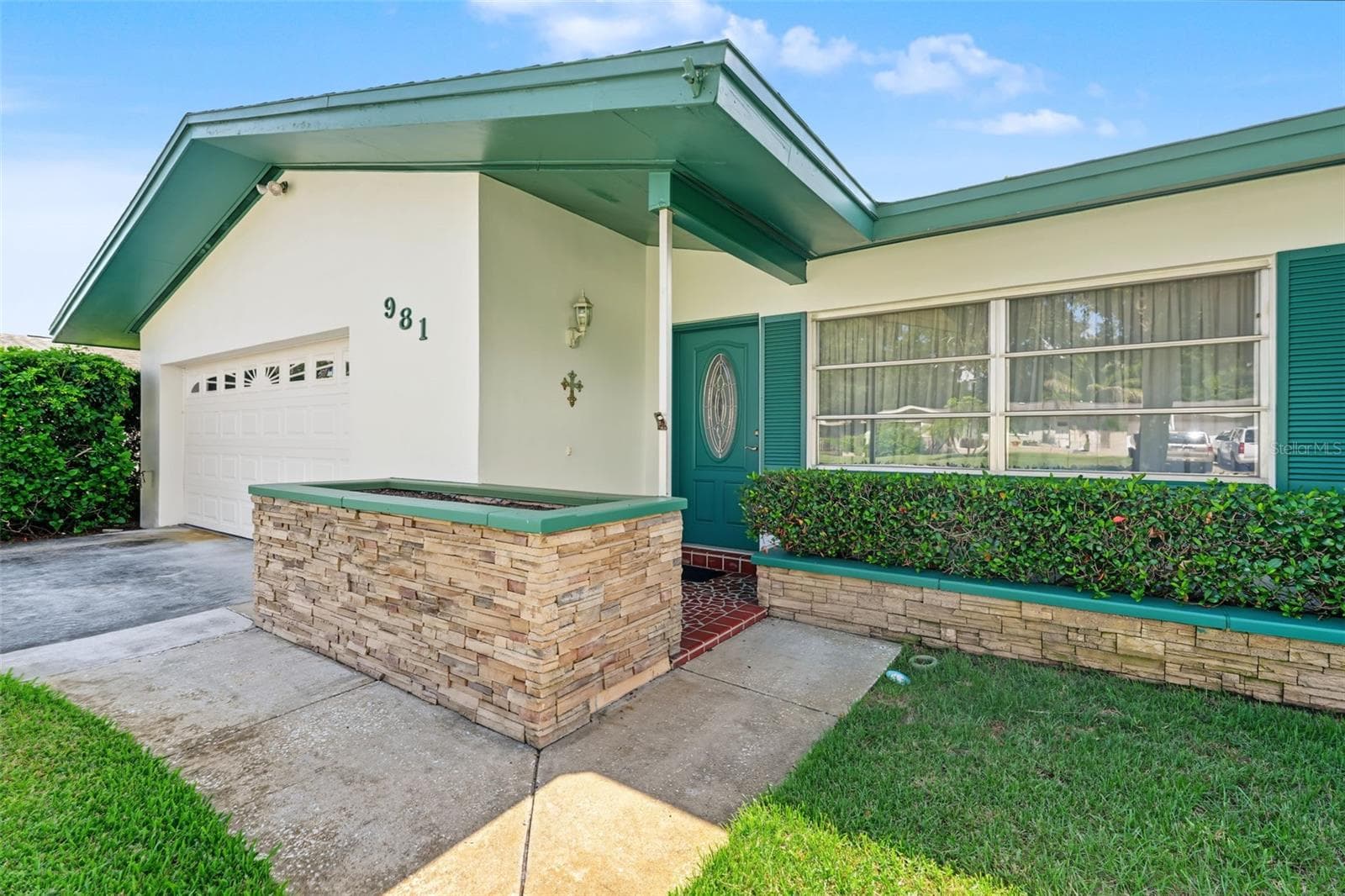 981 Stephen Foster Dr photo 4