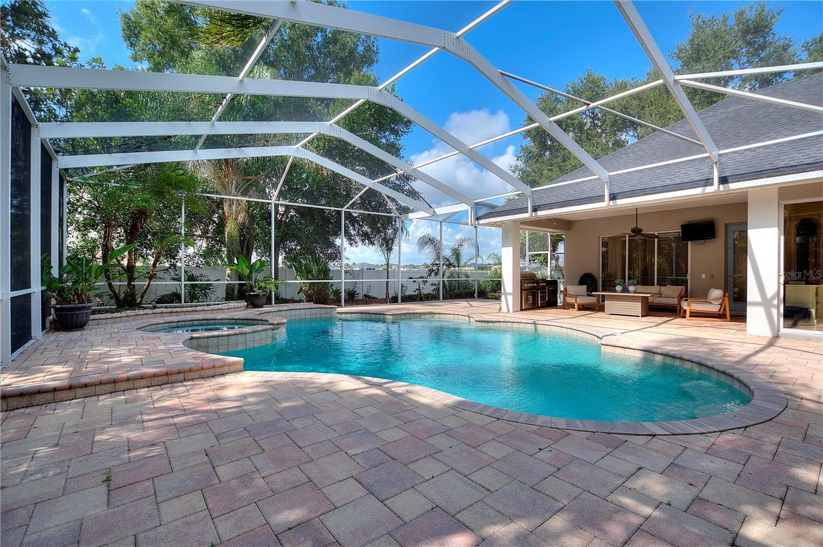 9469 Waterford Oaks Dr photo 4