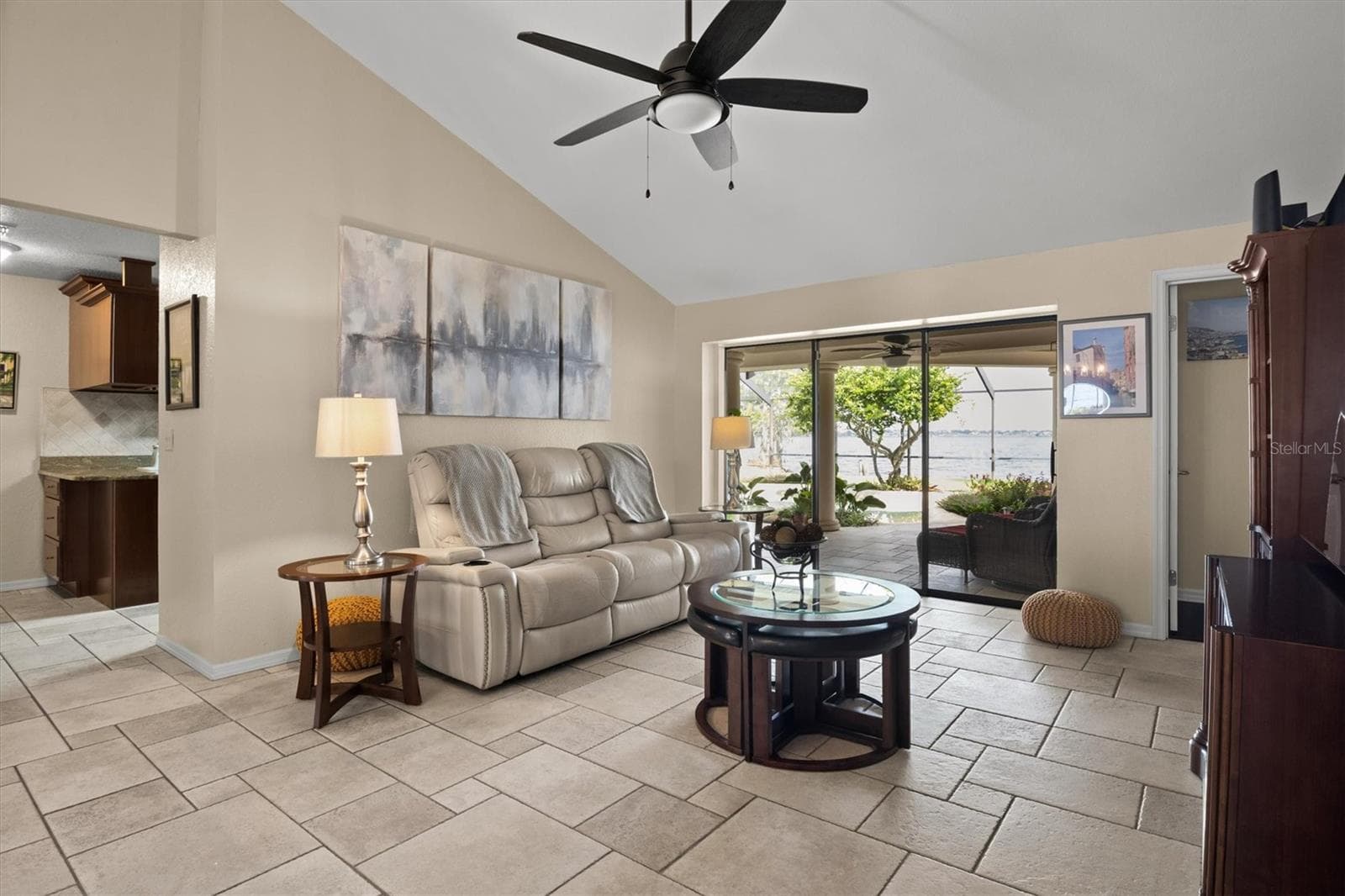 926 Van Dr photo 3
