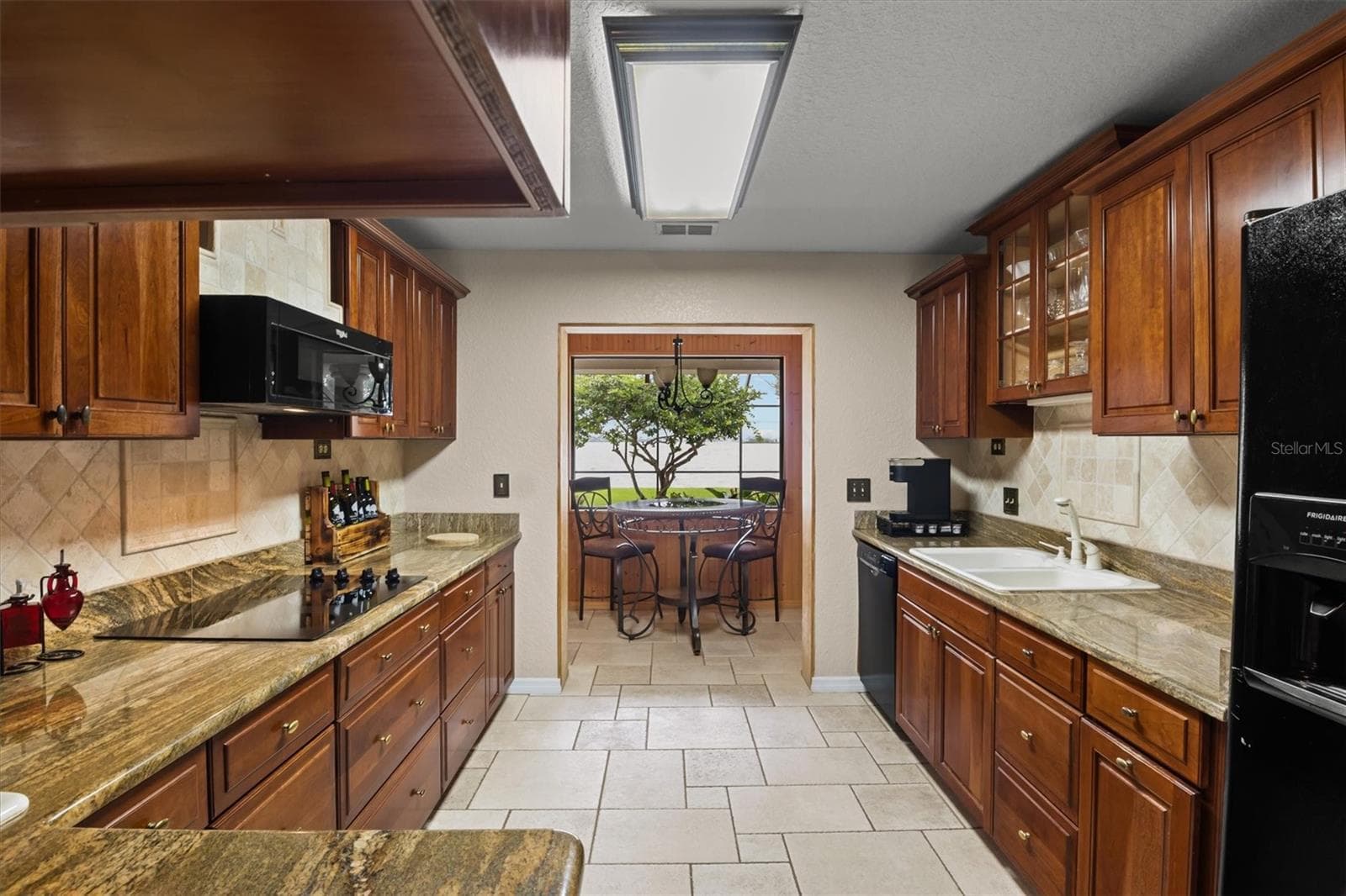 926 Van Dr photo 5