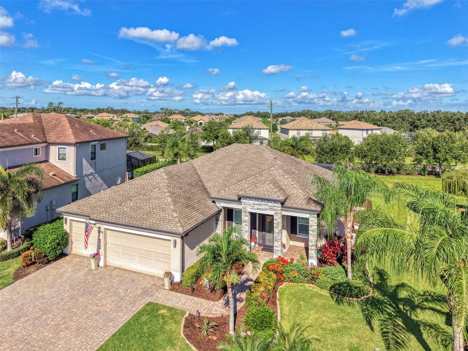 708 Rosemary Cir photo 3
