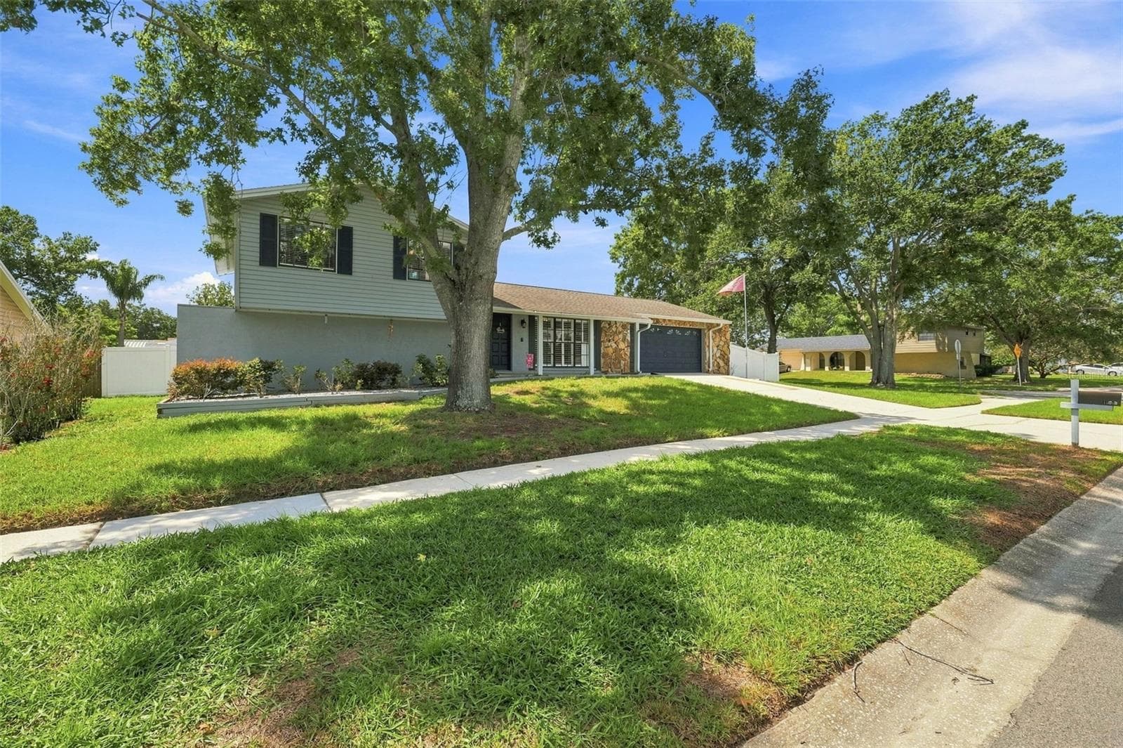 15868 Country Lake Dr photo 2