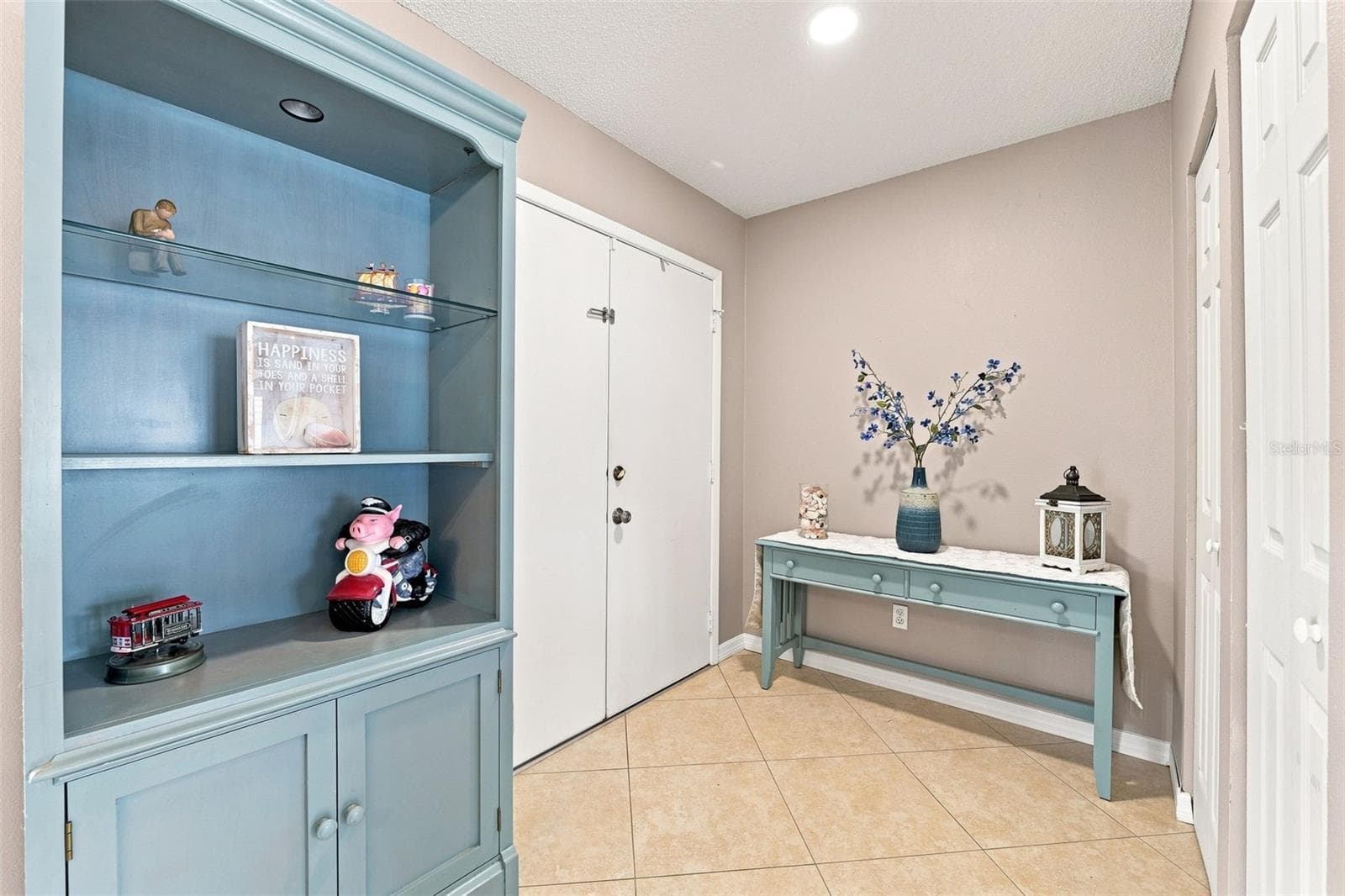 15868 Country Lake Dr photo 4