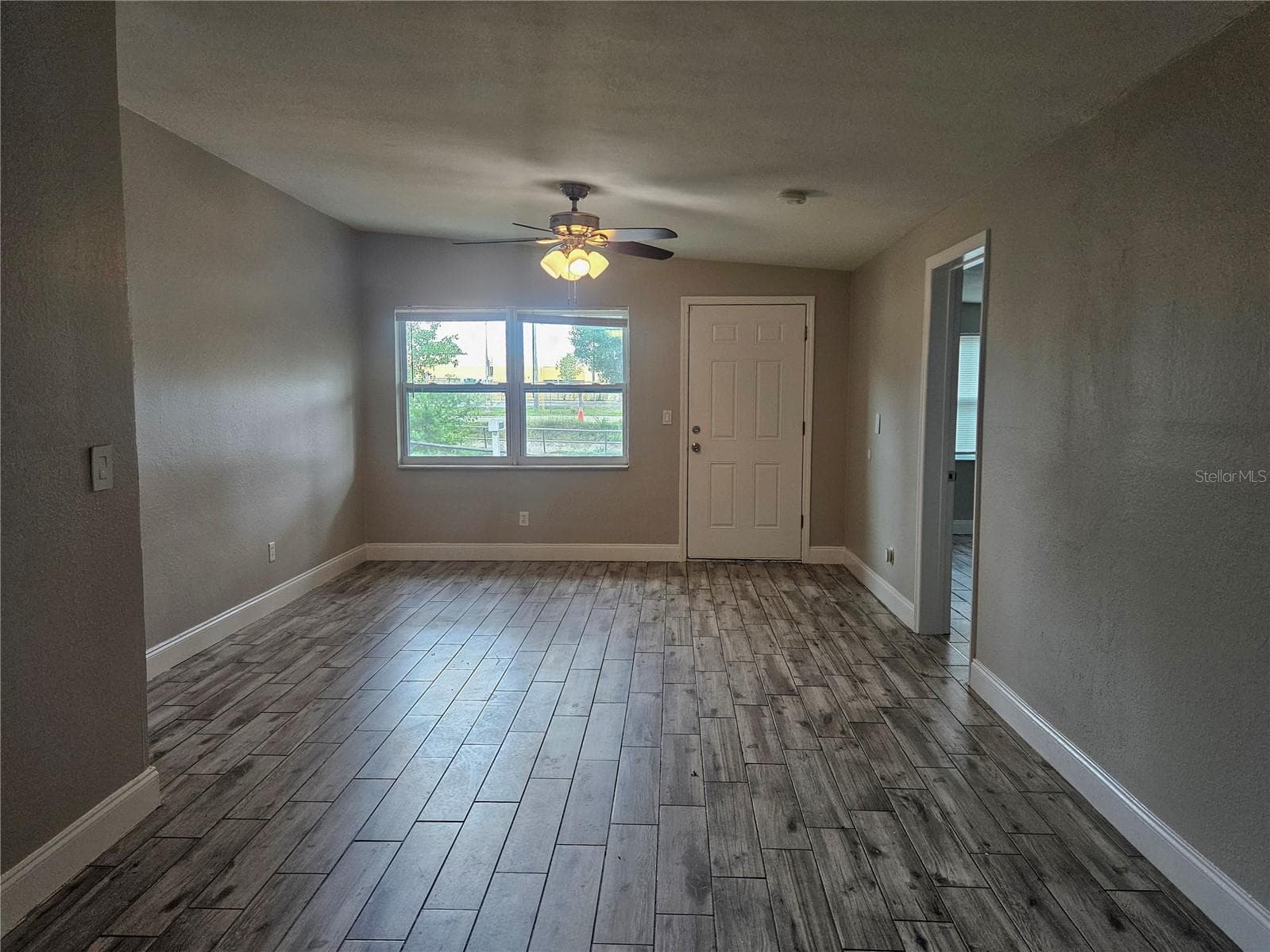15165 Harding Ave photo 3