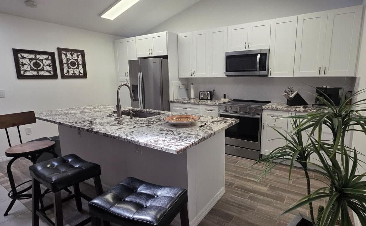 1213 Benedict CT photo 2