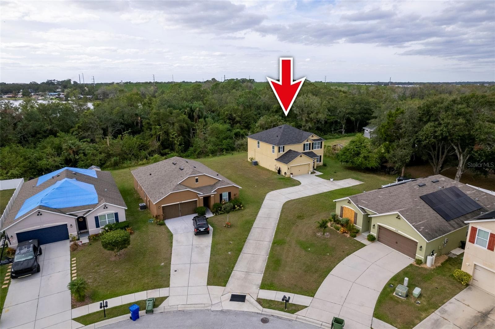 4162 Roberta Dr photo 2