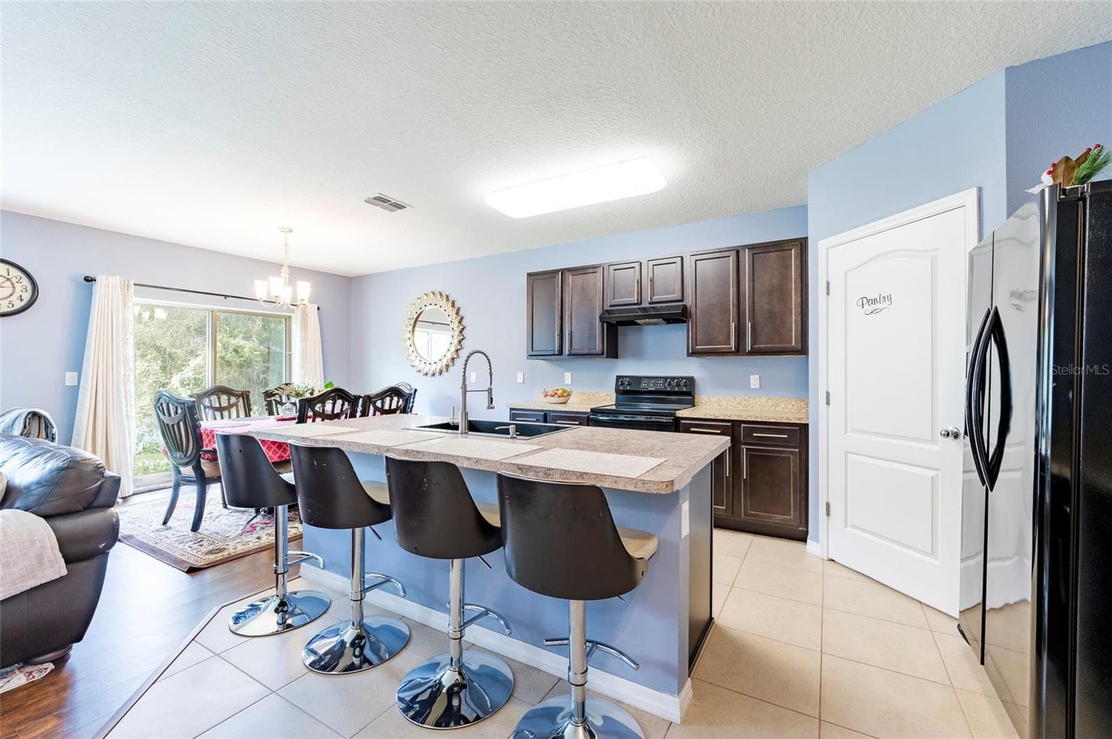 4162 Roberta Dr photo 3