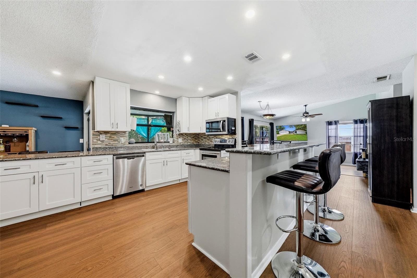 3916 Blooming Hill Ln photo 2