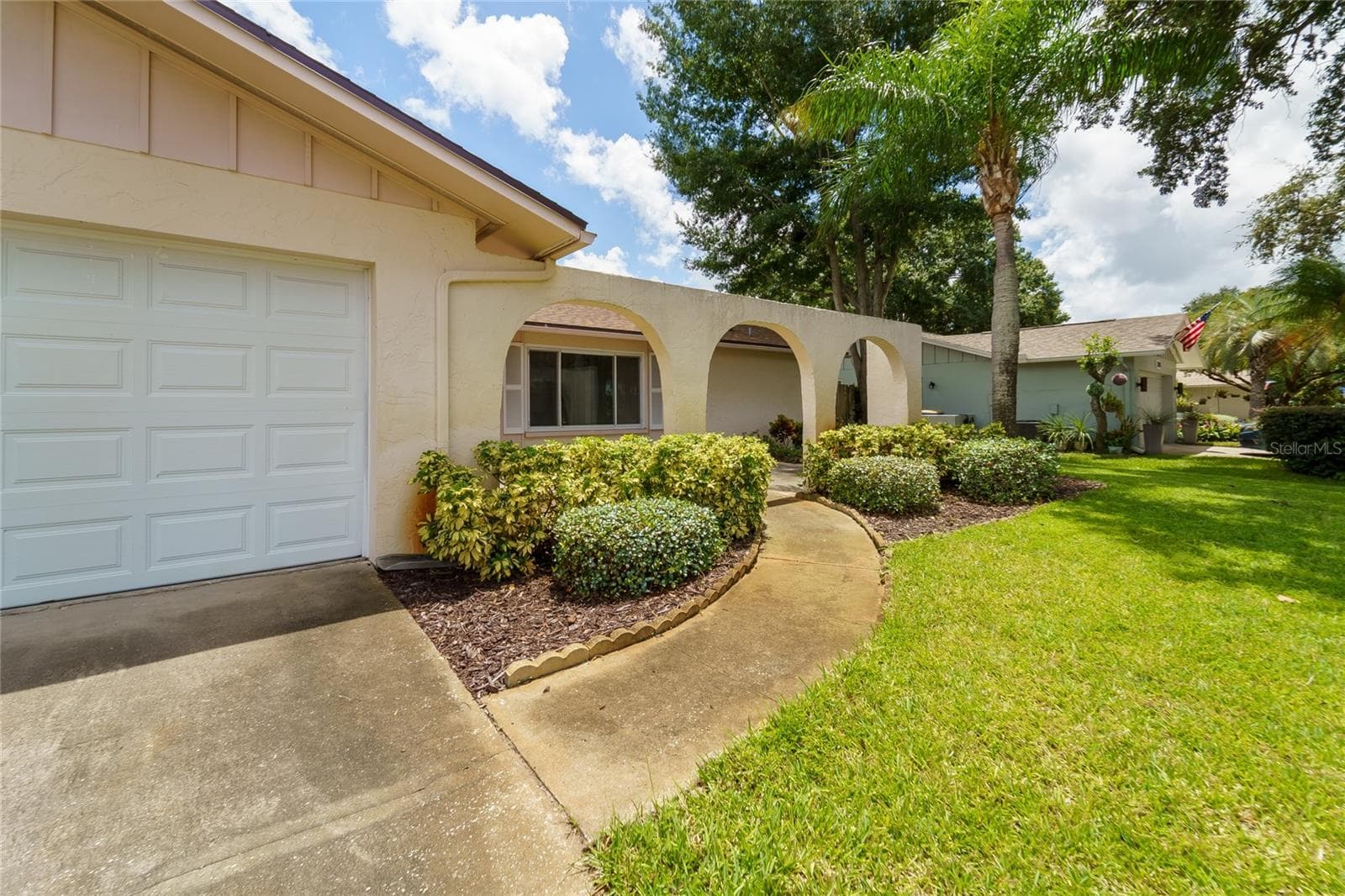 2419 Timbercrest Cir W photo 5