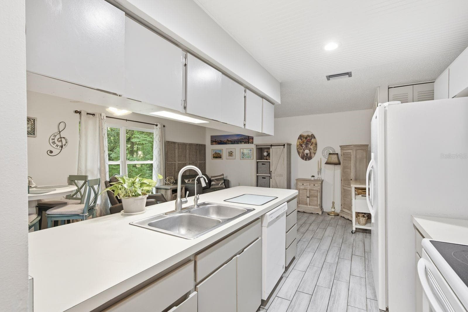 10624 Encino CT photo 3