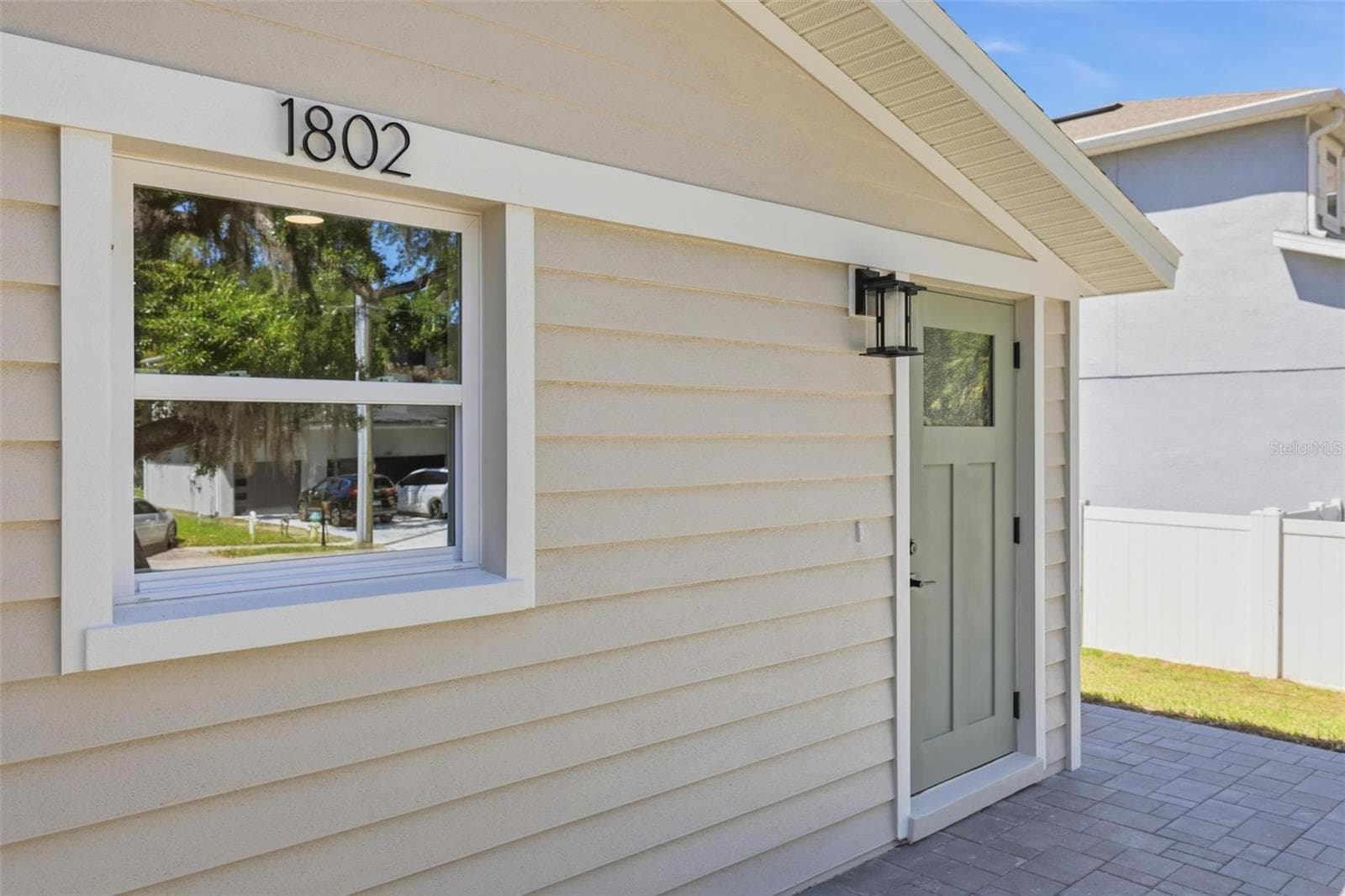 1802 Robinhood St photo 3