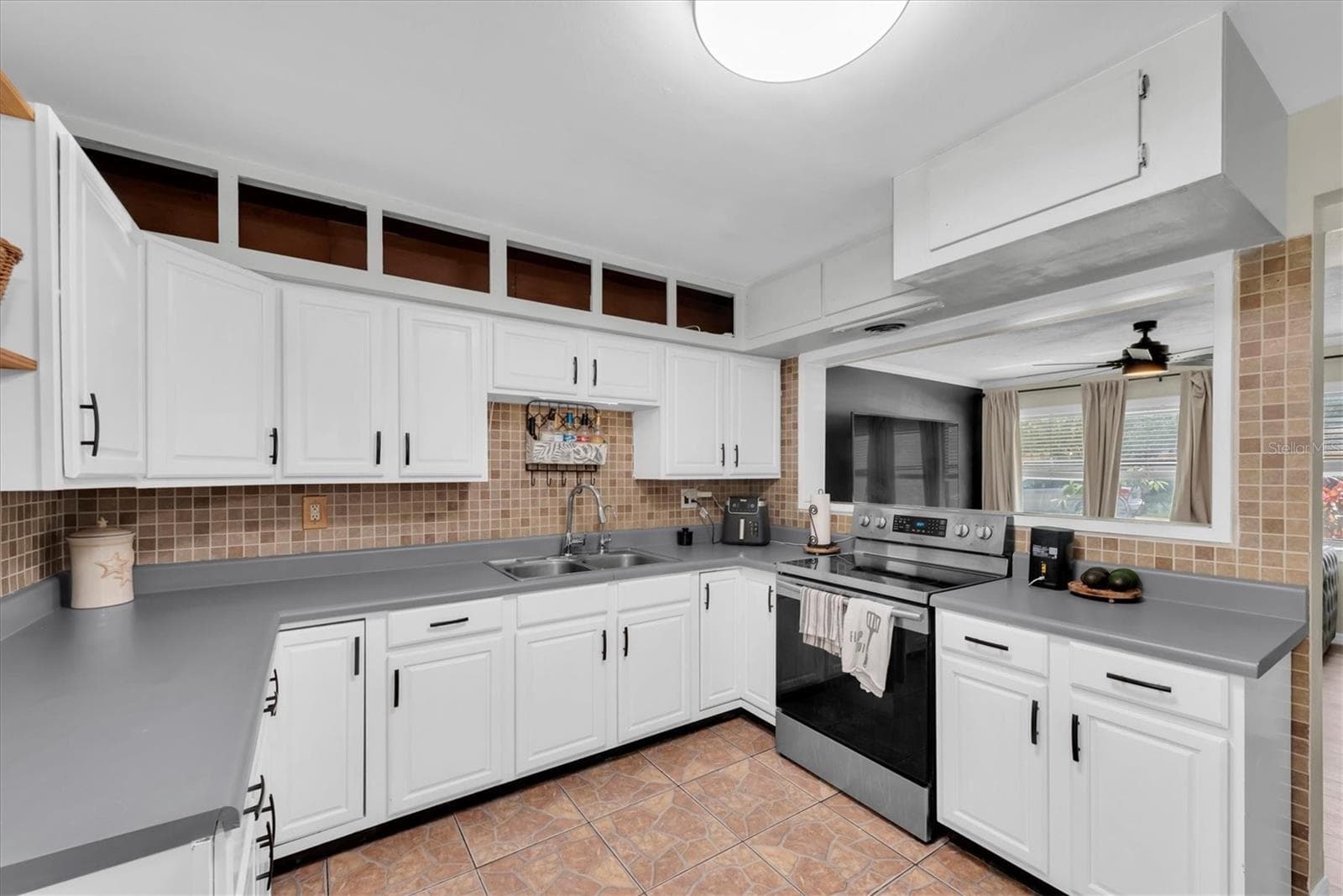 12812 Lake Dr photo 5