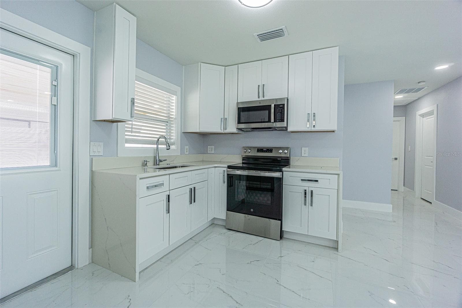3320 W Leroy St photo 5