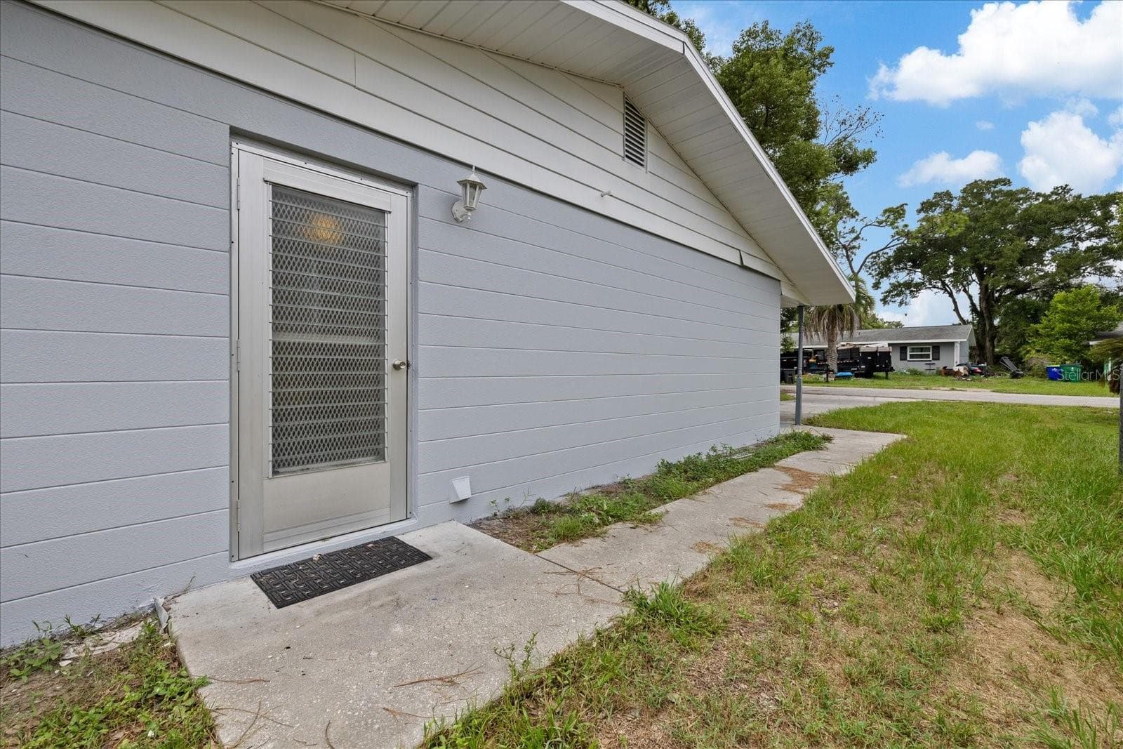 5900 Avocado St photo 4