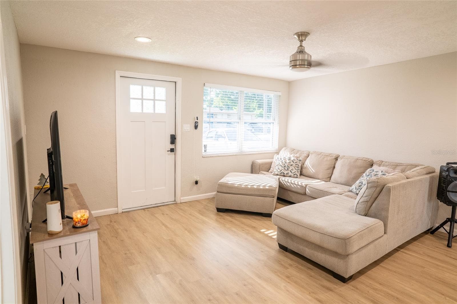 11041 Taft Dr photo 5
