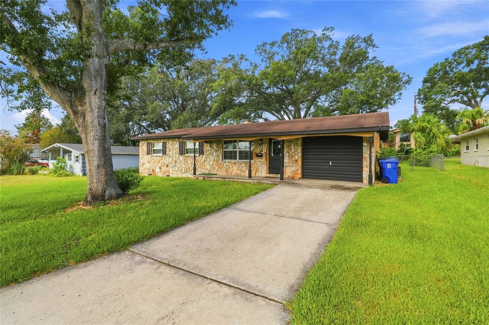 3203 Carleton Cir E photo 3