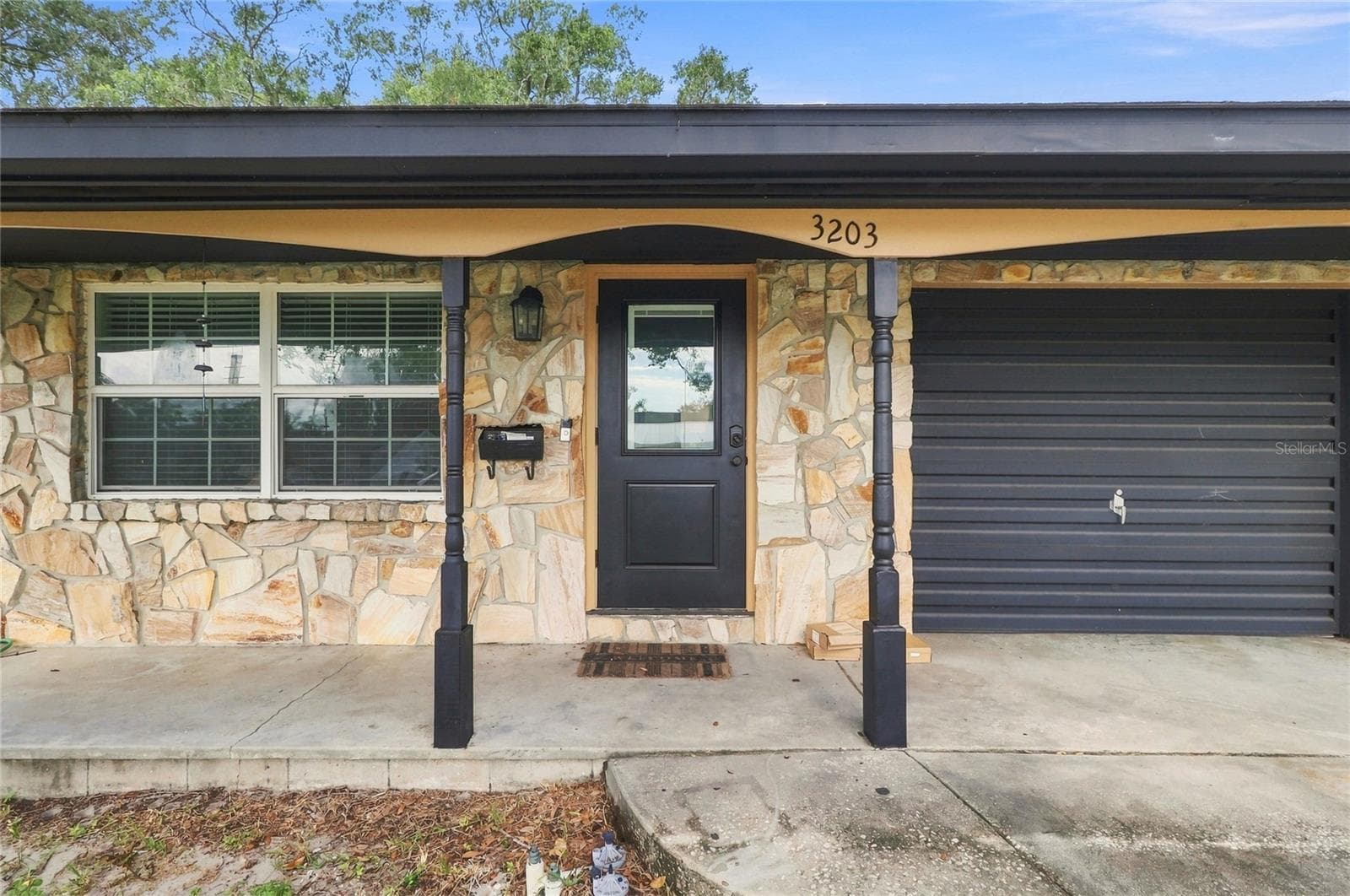 3203 Carleton Cir E photo 4