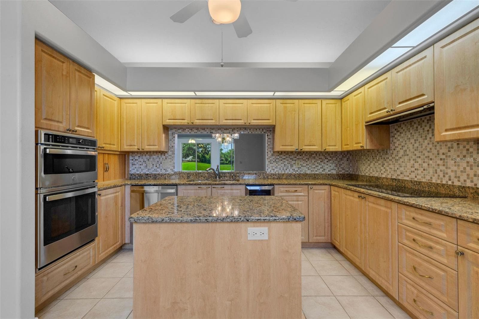 4044 Penshurst Park photo 3