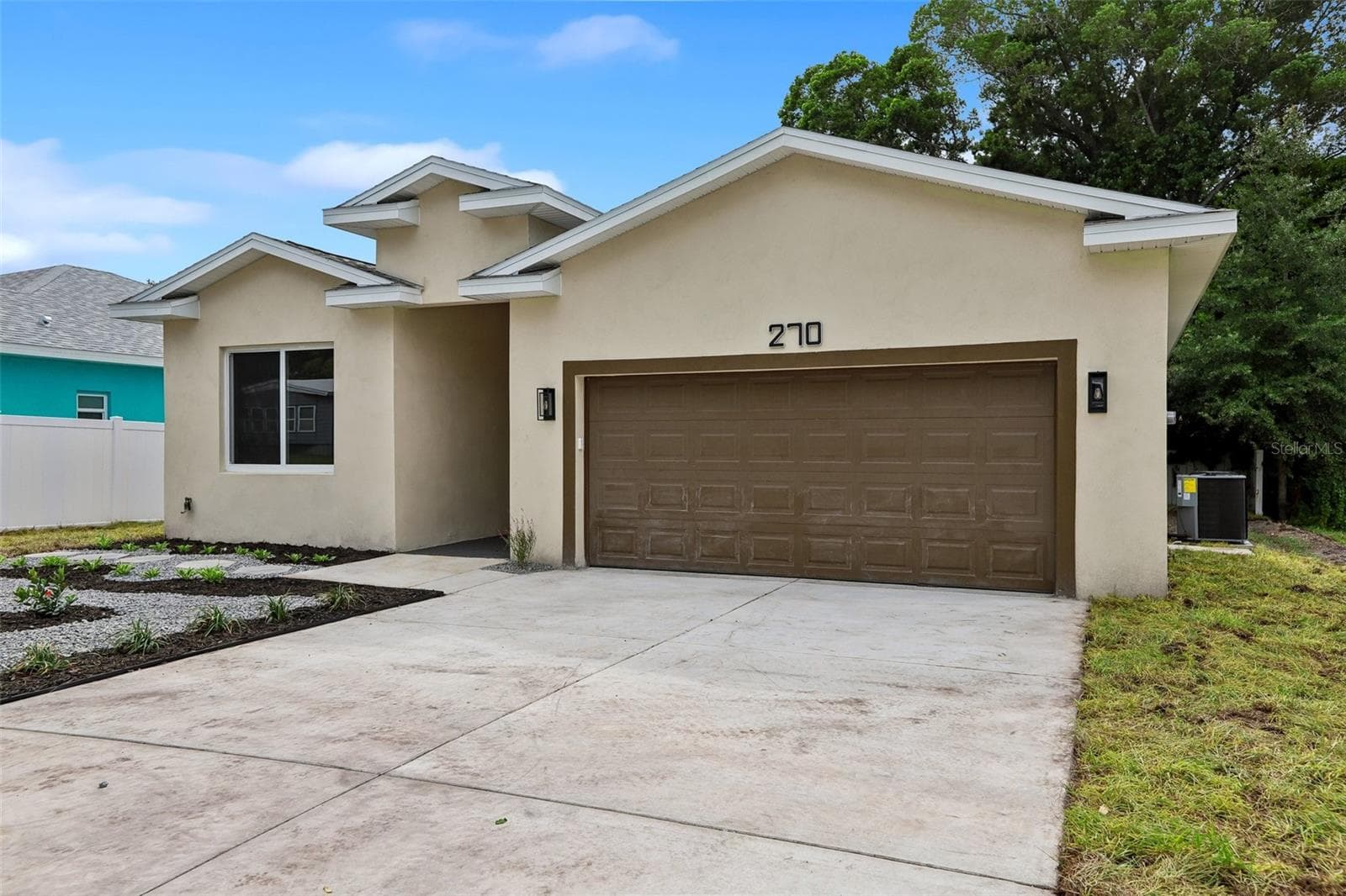 270 Diogenes St photo 3