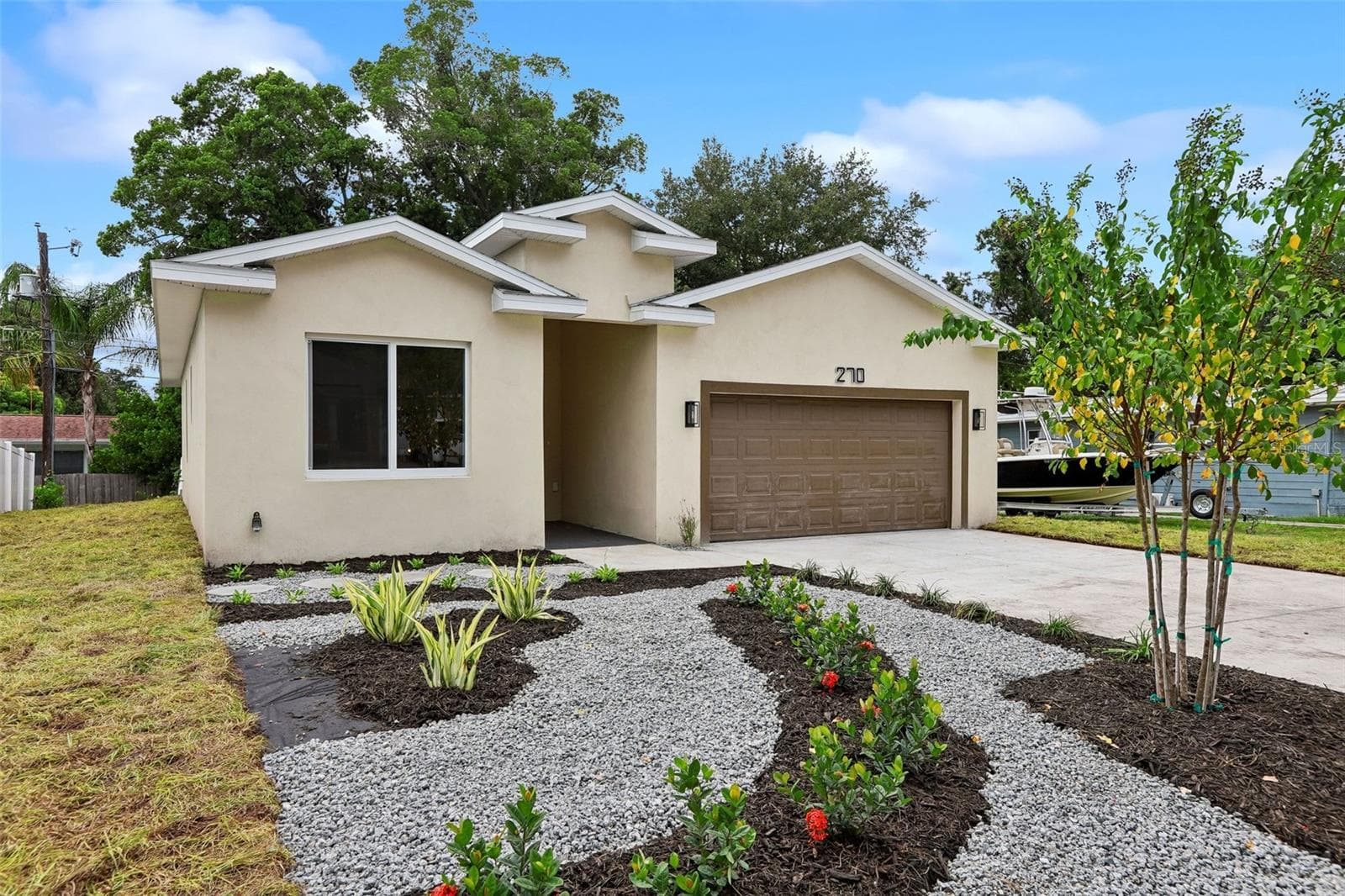 270 Diogenes St photo 5