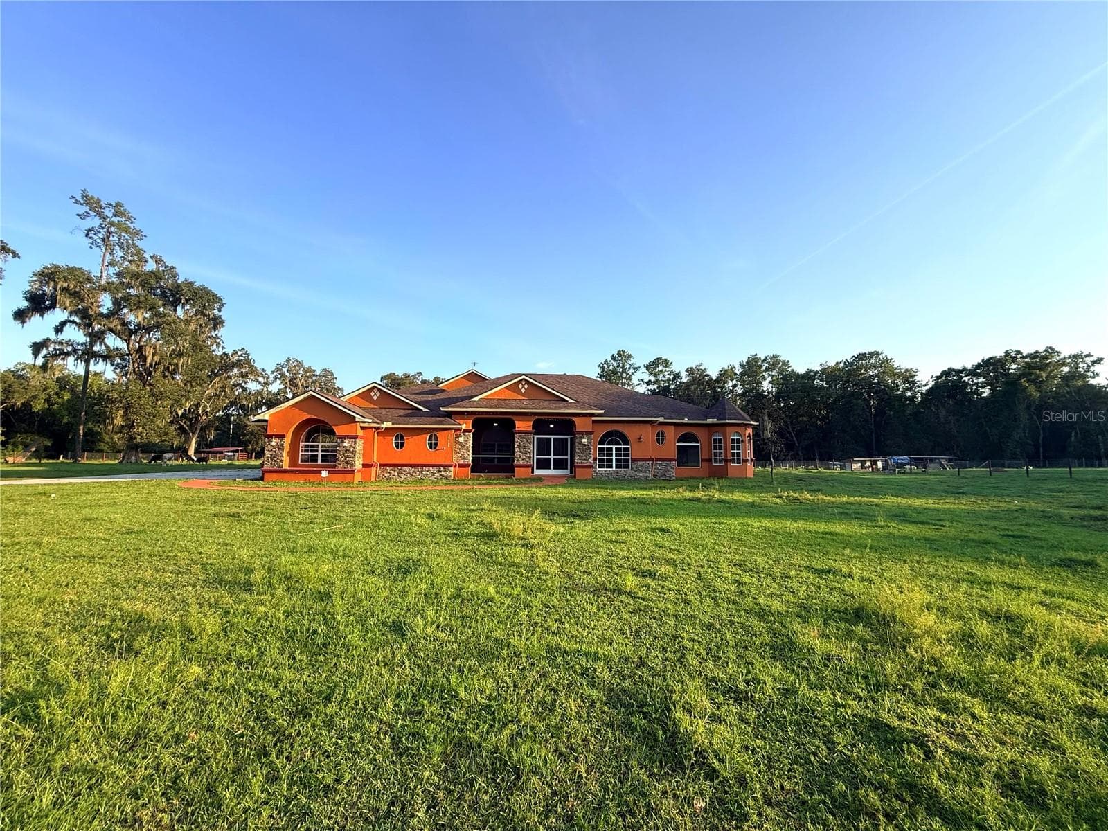 25406 Ladyhawk Ln photo 2