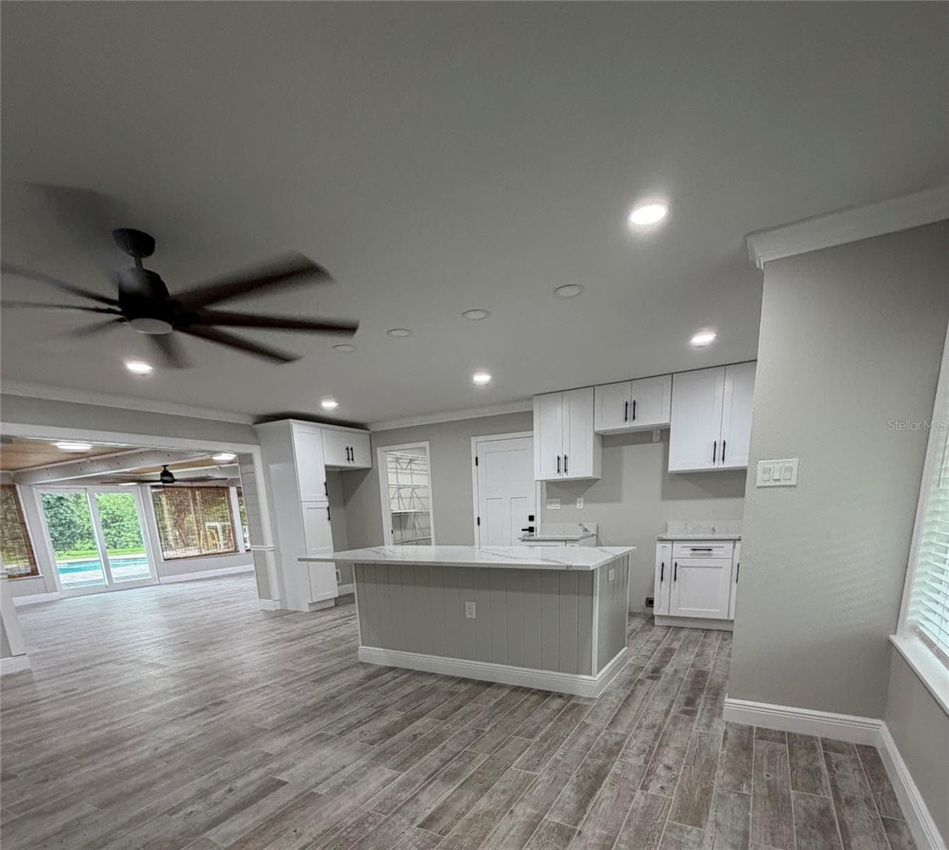 8715 Driftwood Dr photo 2
