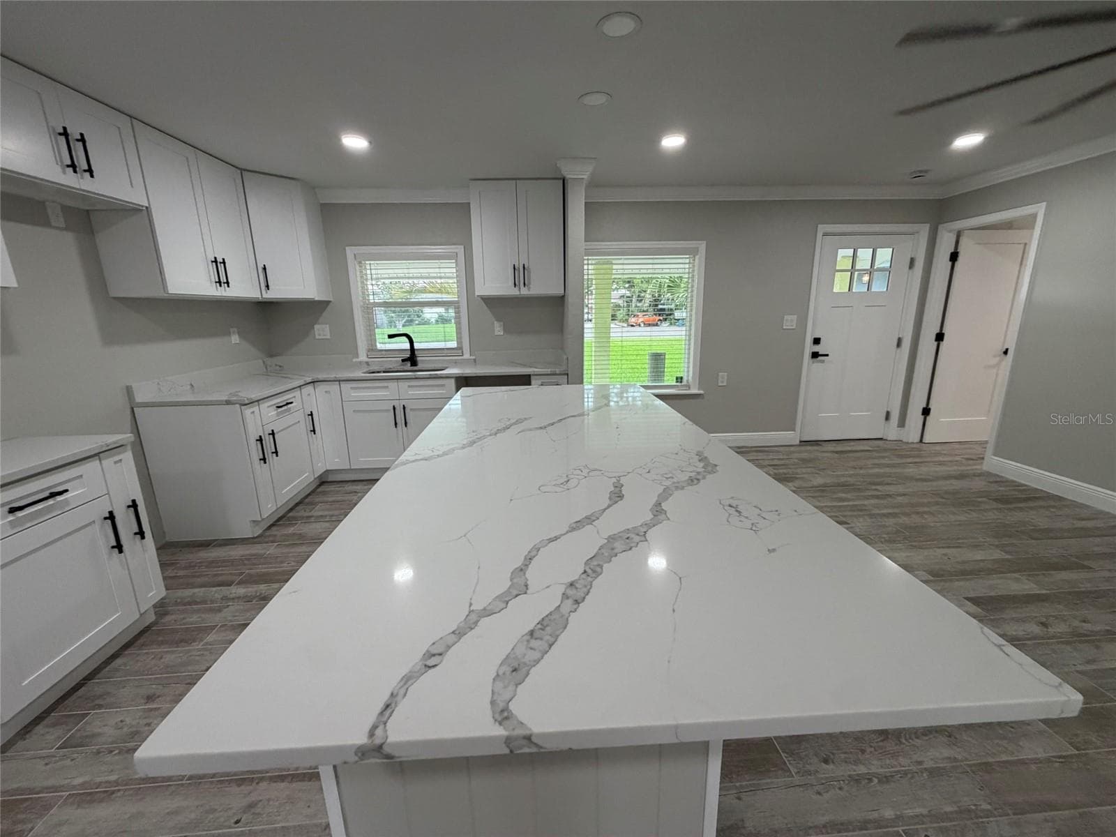 8715 Driftwood Dr photo 5