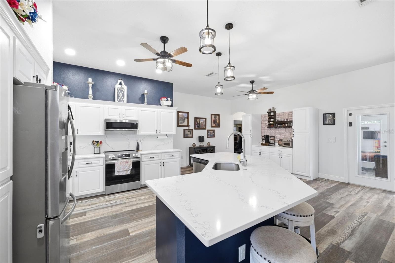 12041 Sapphire Dr photo 3