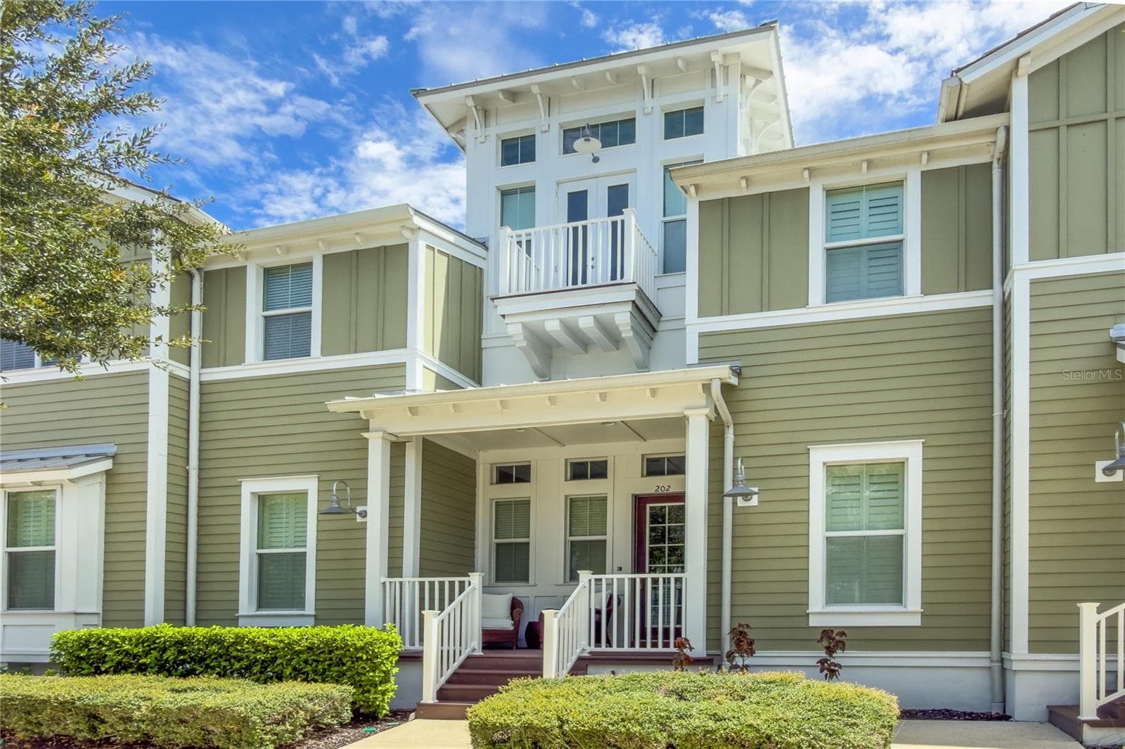 311 Sapphire Lake Dr #202 photo 2