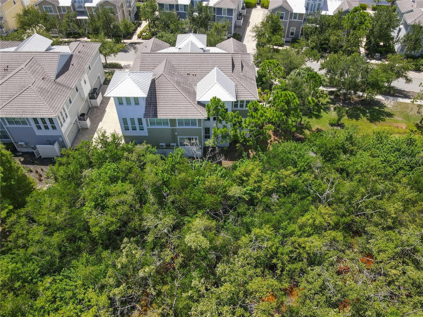 311 Sapphire Lake Dr #202 photo 3