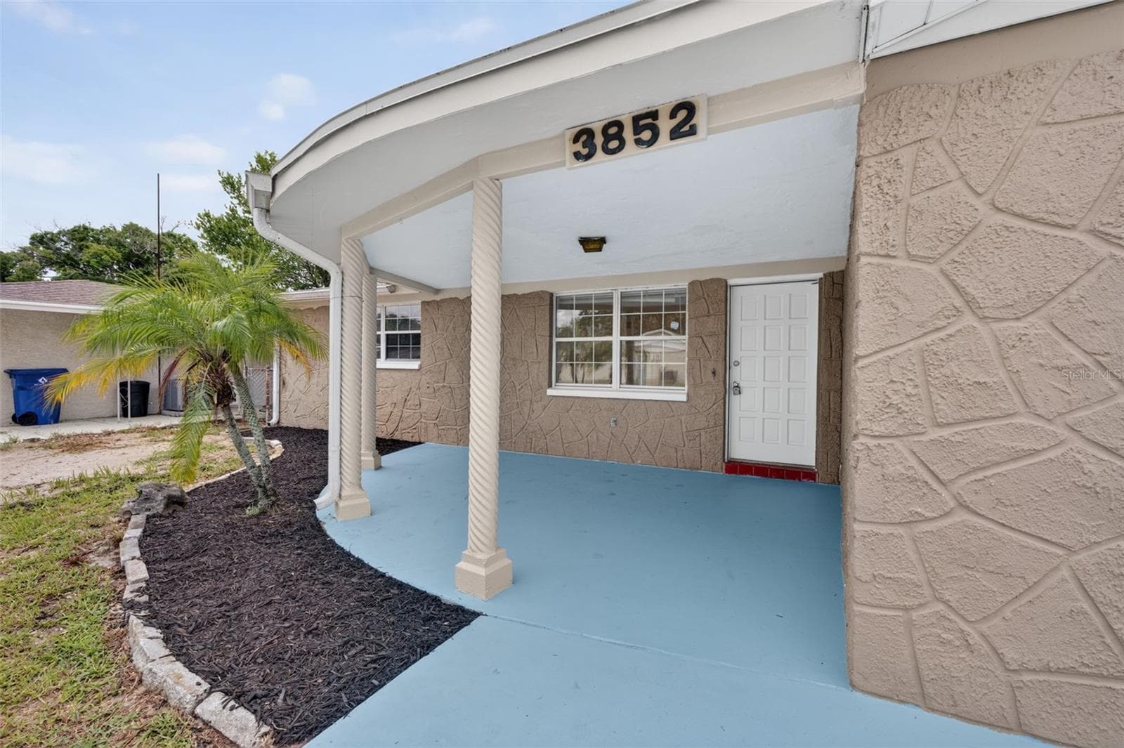 3852 Sunray Dr photo 2
