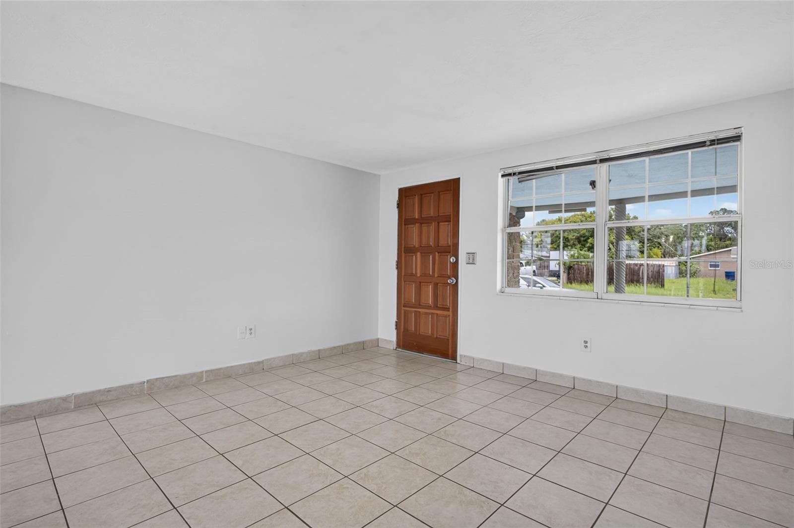3852 Sunray Dr photo 3
