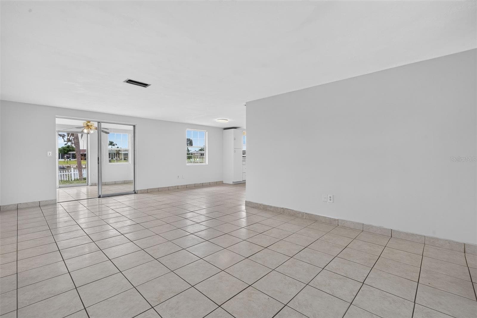 3852 Sunray Dr photo 5