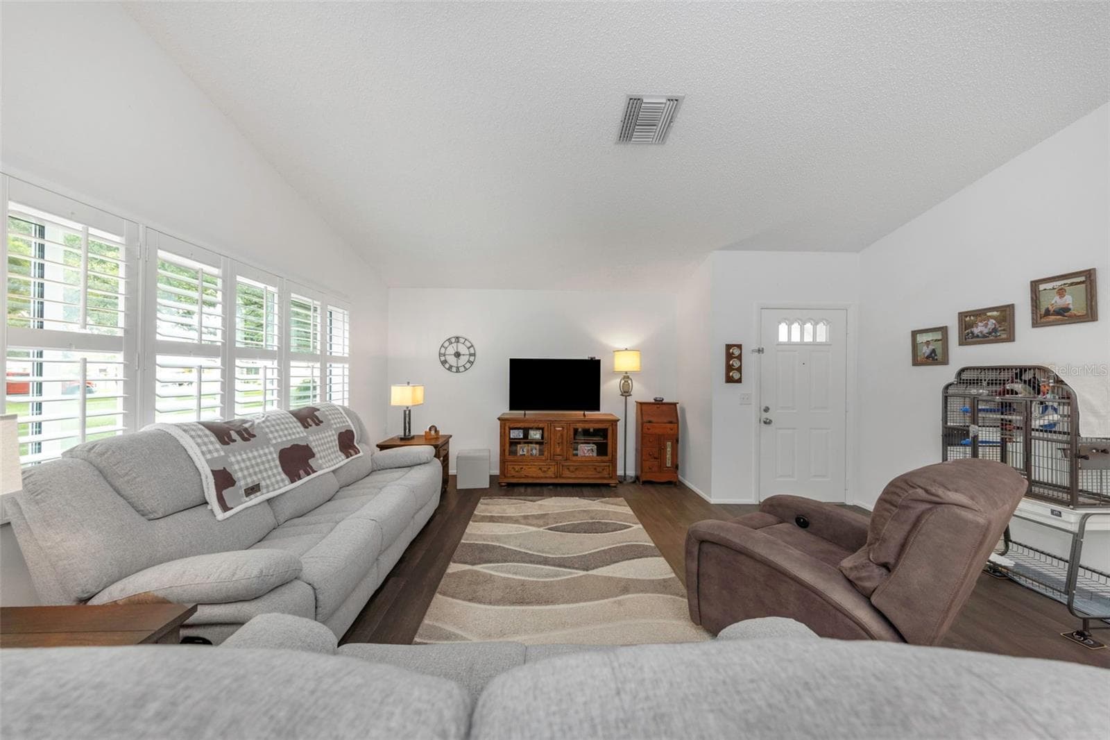 4866 Enfield CT photo 2