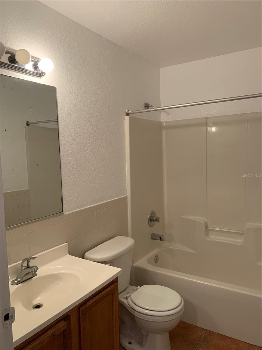 1216 Fairway Dr photo 3