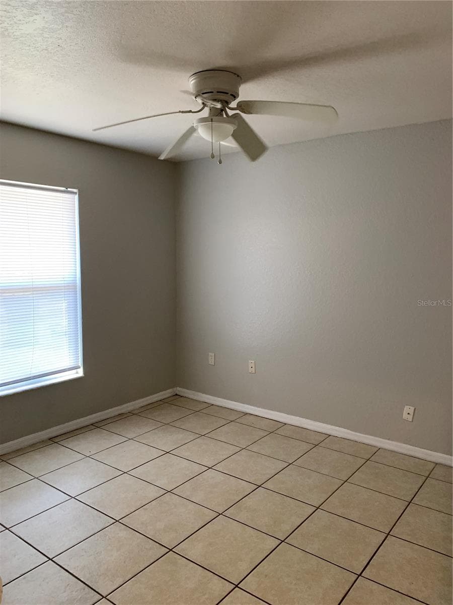 1216 Fairway Dr photo 4