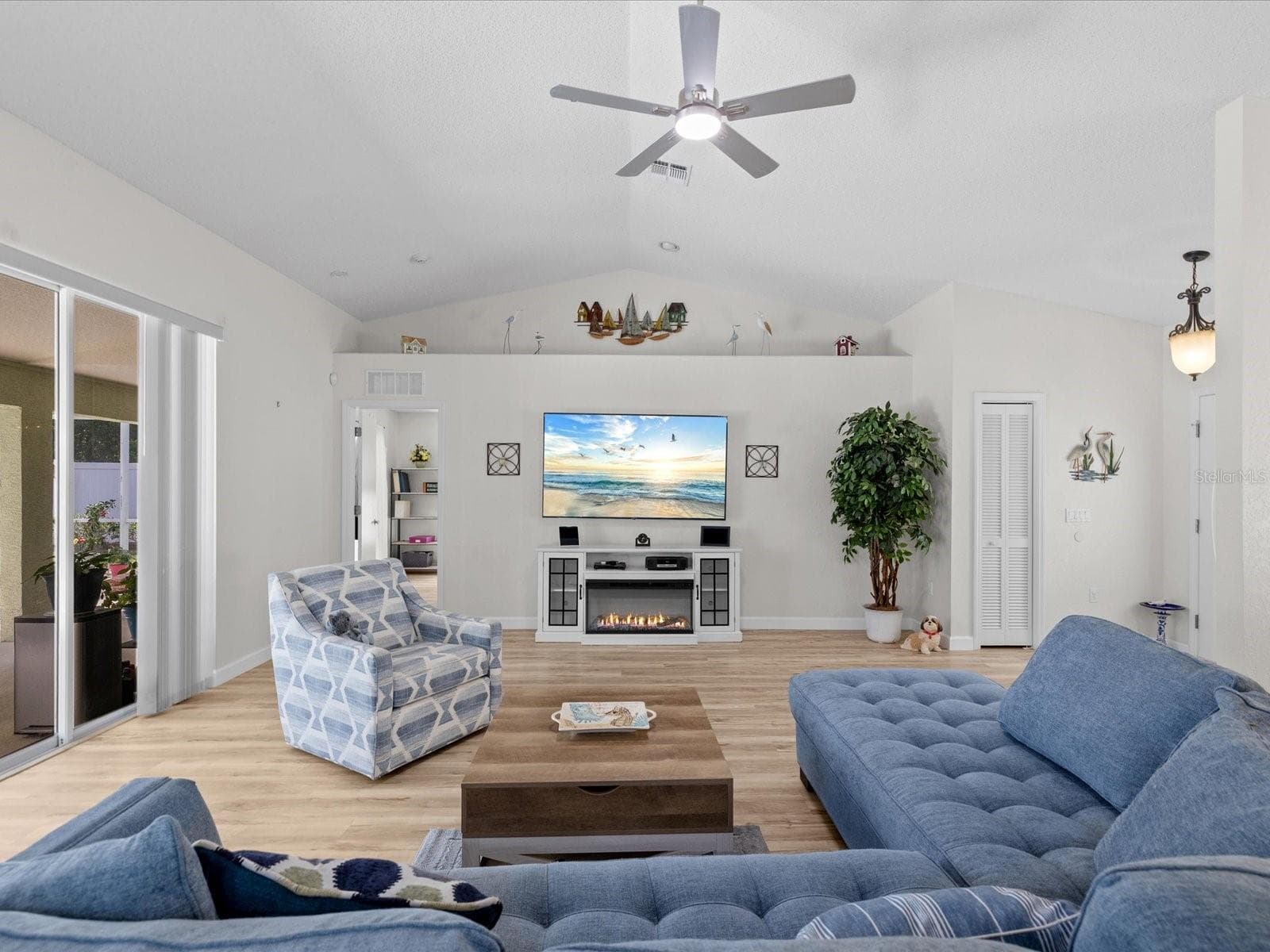 5733 Cactus Cir photo 3