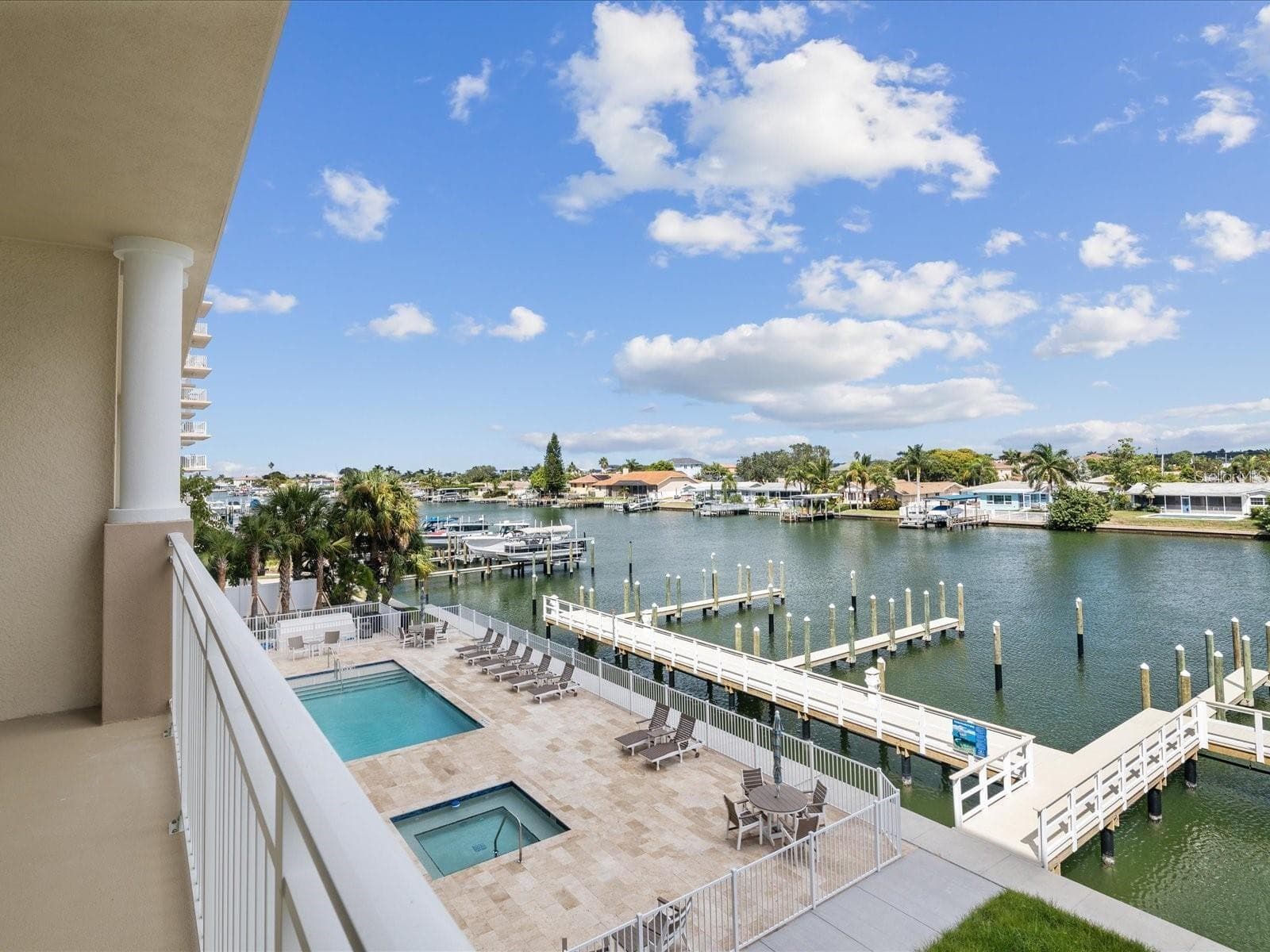 125 Island Way #305 photo 2