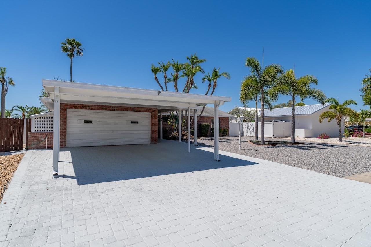 6512 King Palm Way photo 2