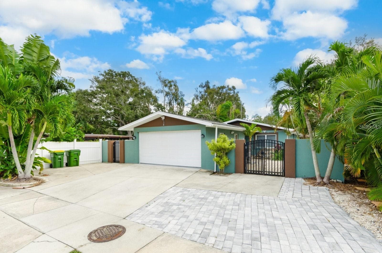 2598 Wood St photo 2