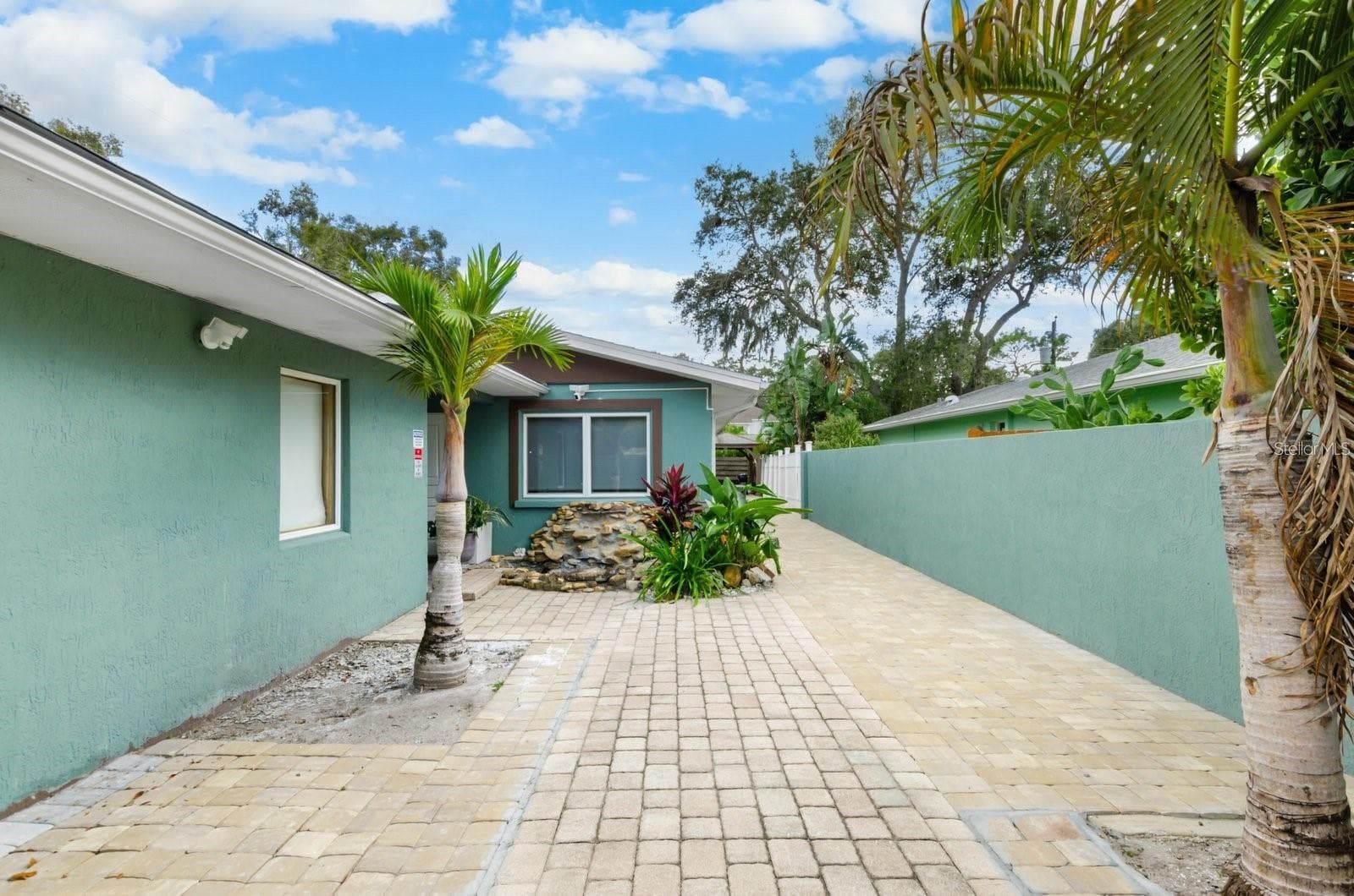 2598 Wood St photo 4