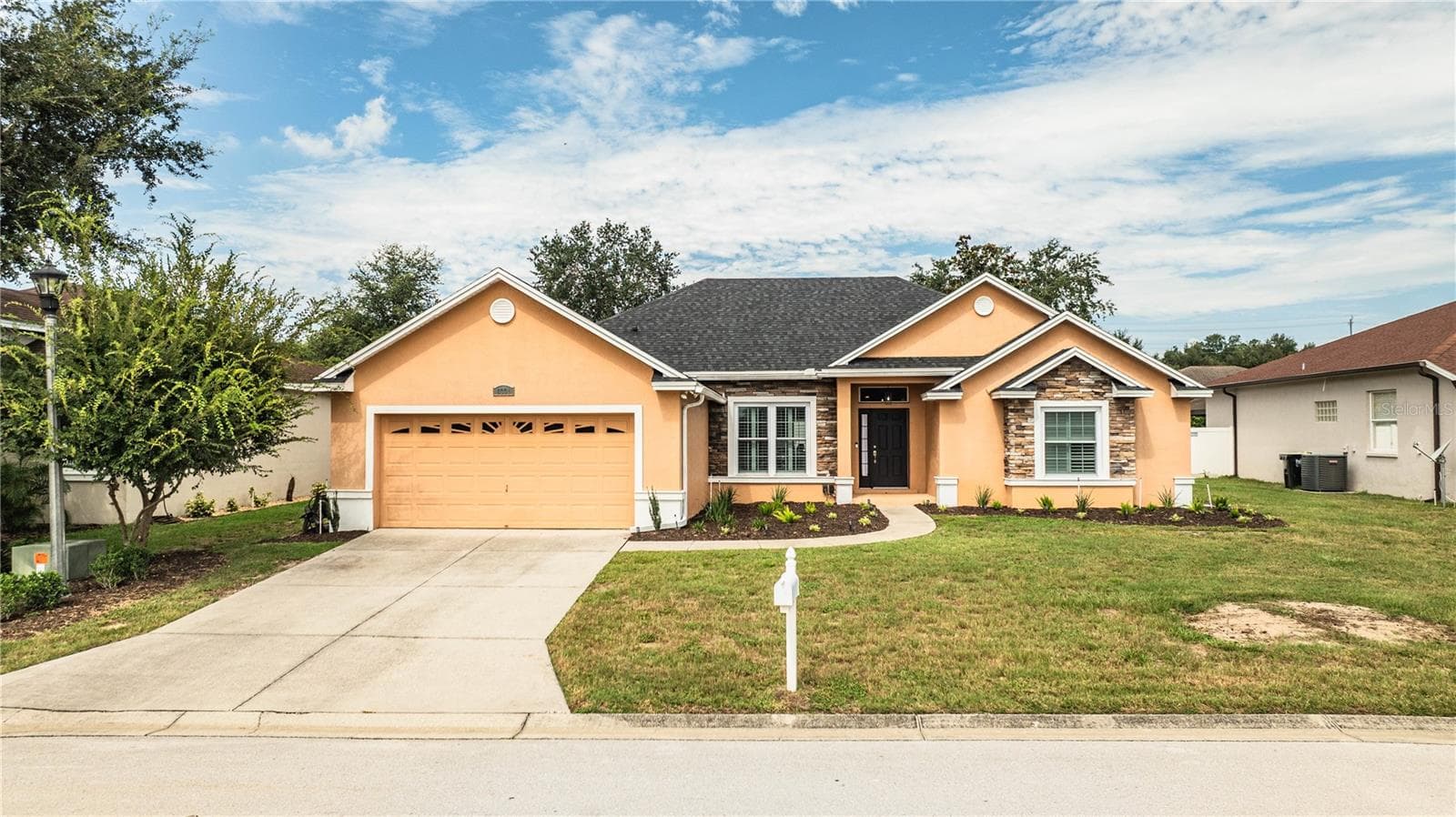 6331 Alamanda Hills Dr photo 2