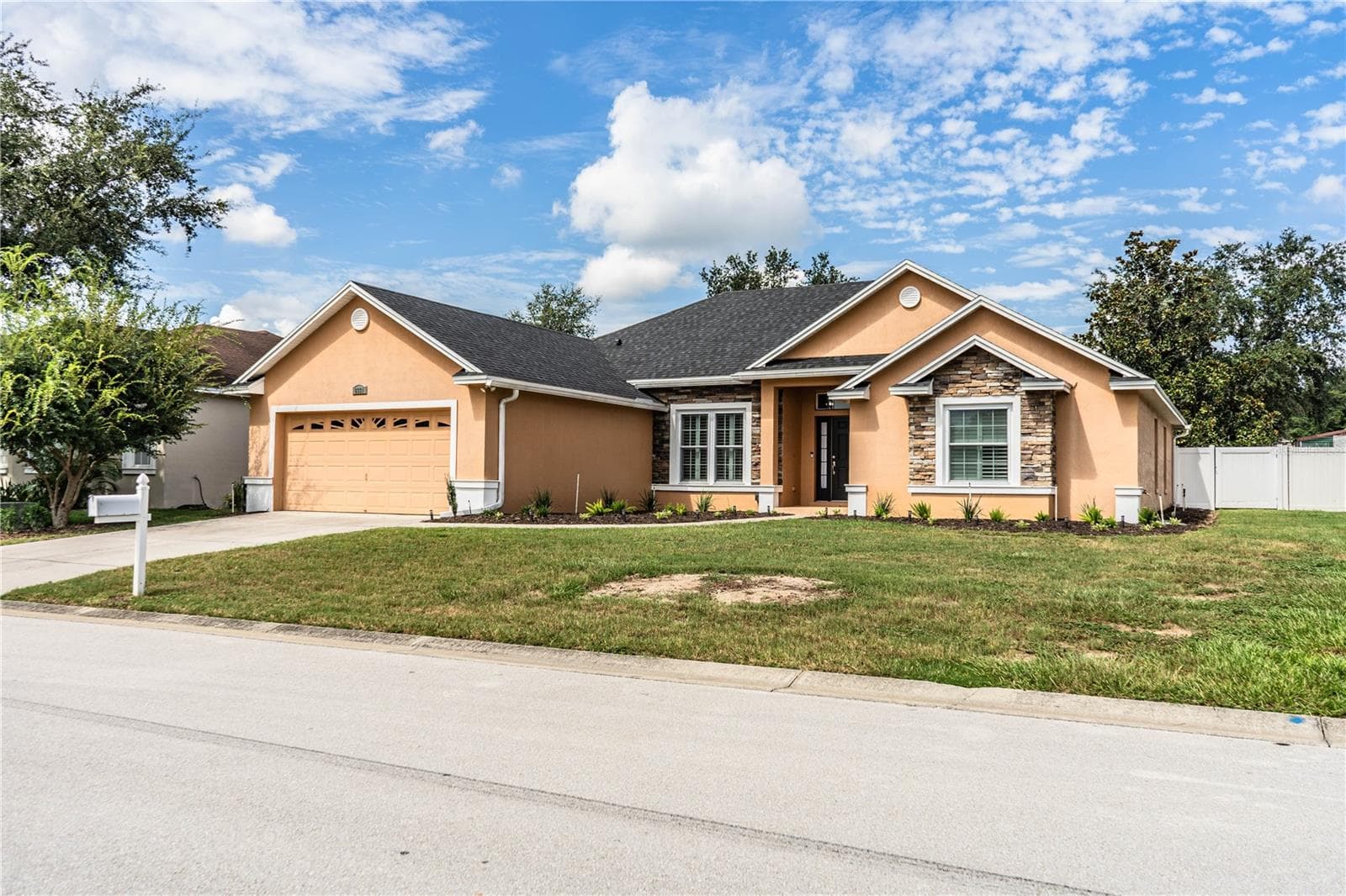 6331 Alamanda Hills Dr photo 4